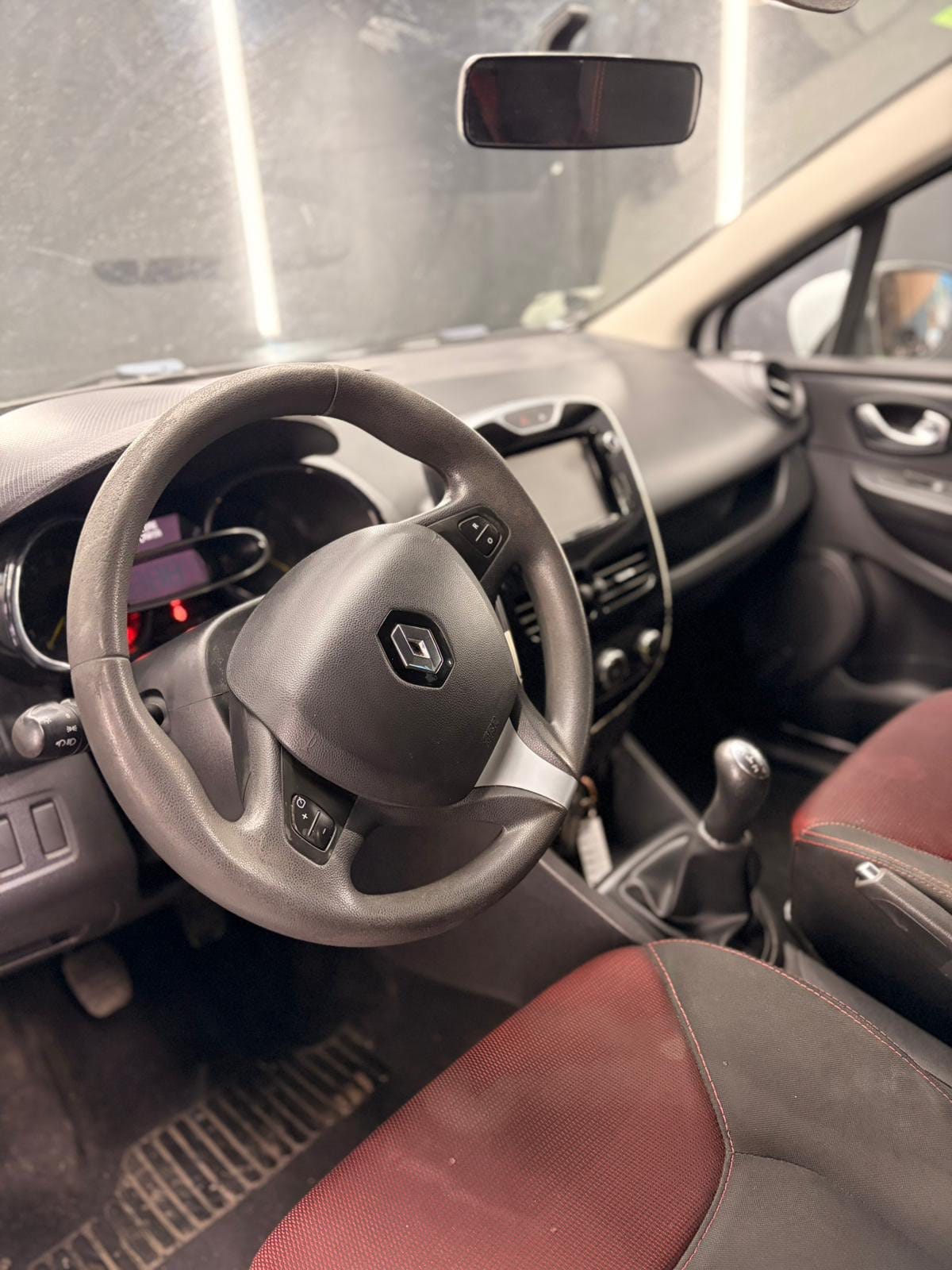 
RENAULTClio Sporter 1.2 75CV Zen2016 full									