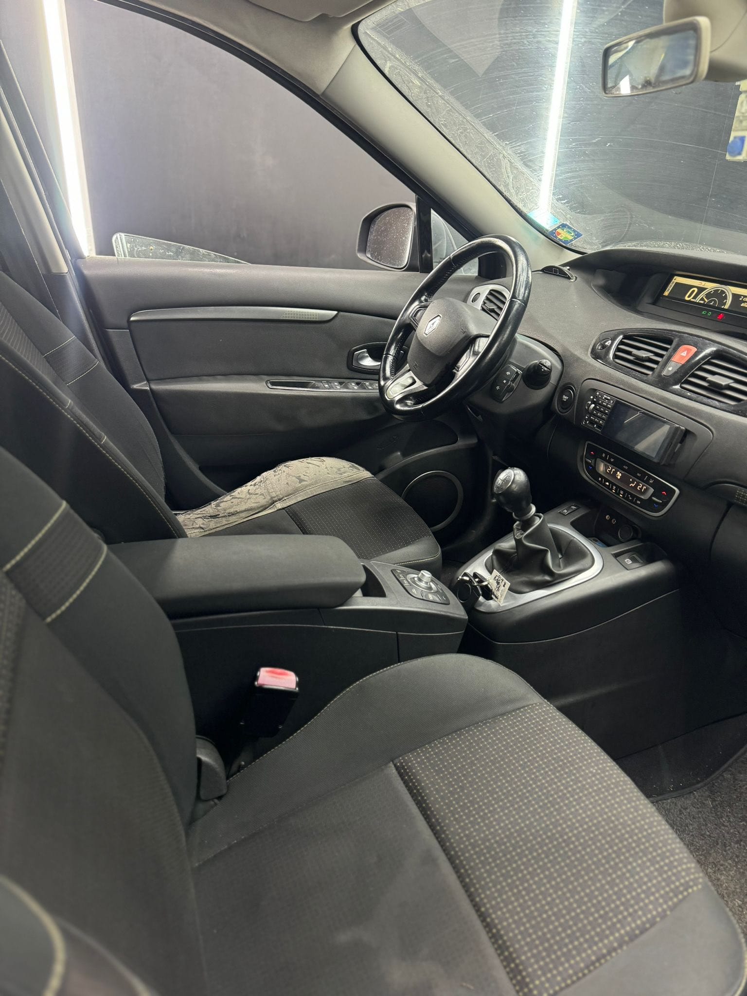 
RENAULTScenic X-Mod 1.5 dCi 110CV Luxe2009 full									