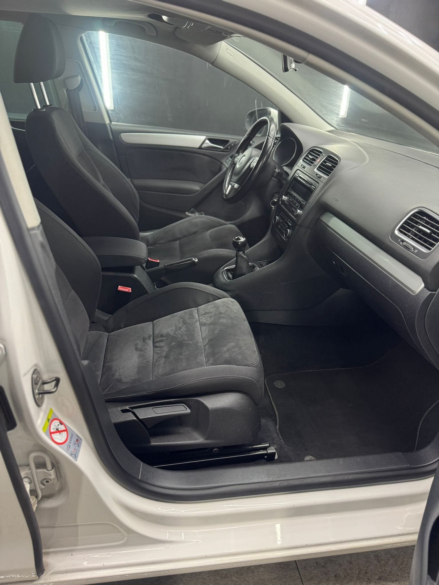 
VOLKSWAGENGolf 1.6 TDI 3p. Highline Business2012 full									