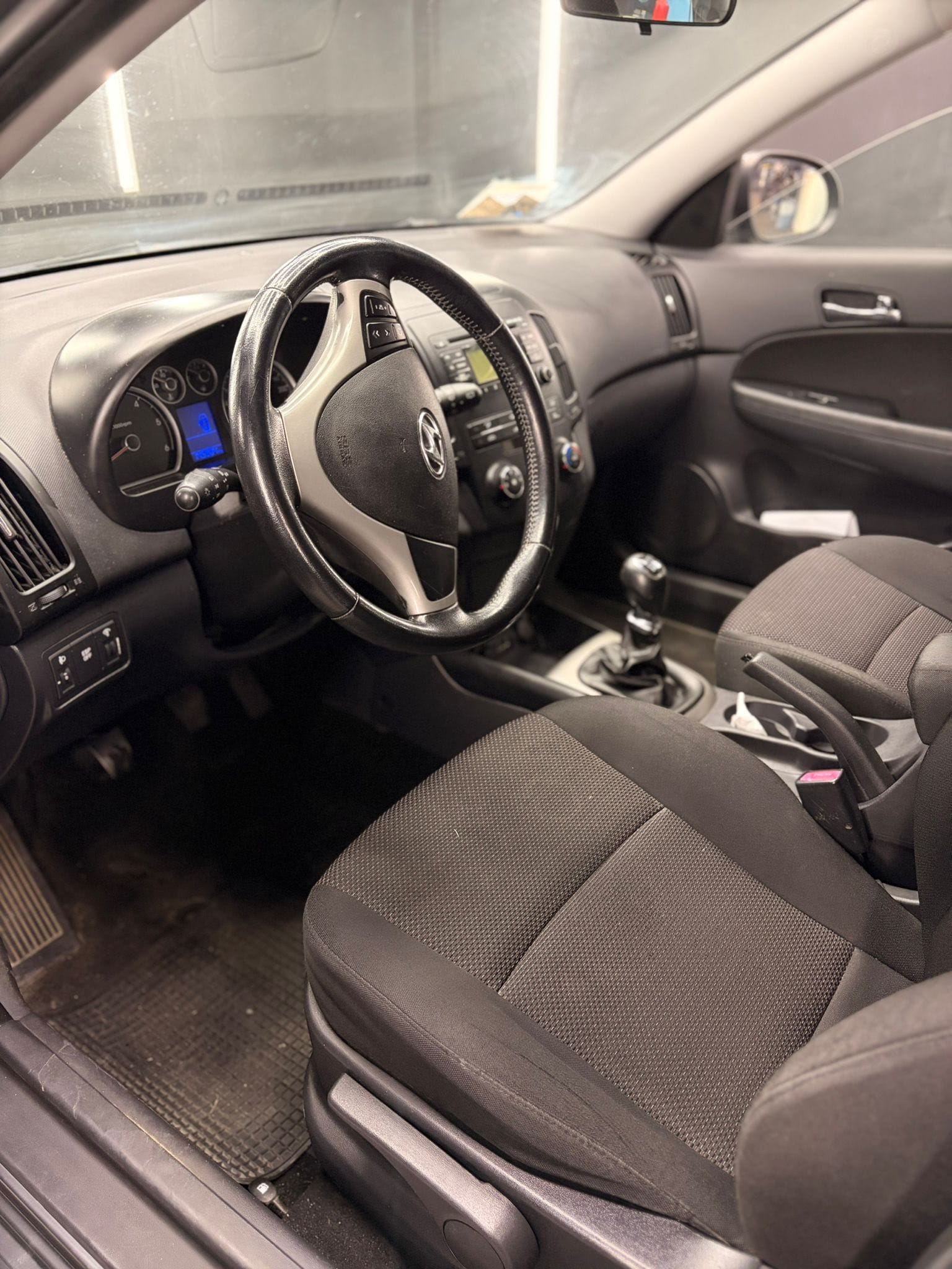 
HYUNDAIi30 1.6 crdi Comfort2011 full									
