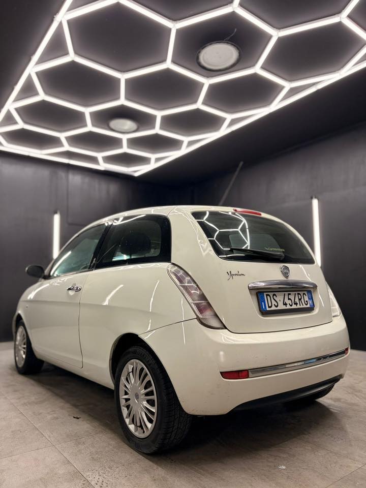 
LANCIAYpsilon 1.2 Argento2009 full									