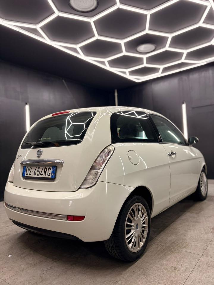 
LANCIAYpsilon 1.2 Argento2009 full									