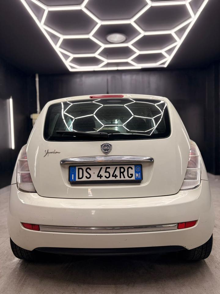 
LANCIAYpsilon 1.2 Argento2009 full									
