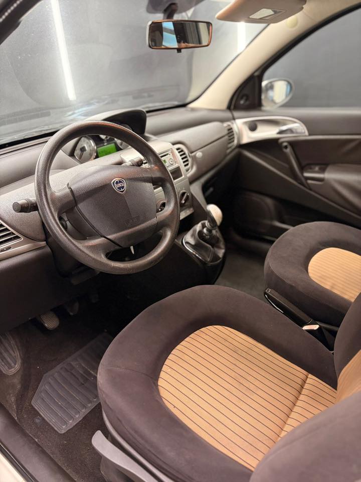 
LANCIAYpsilon 1.2 Argento2009 full									