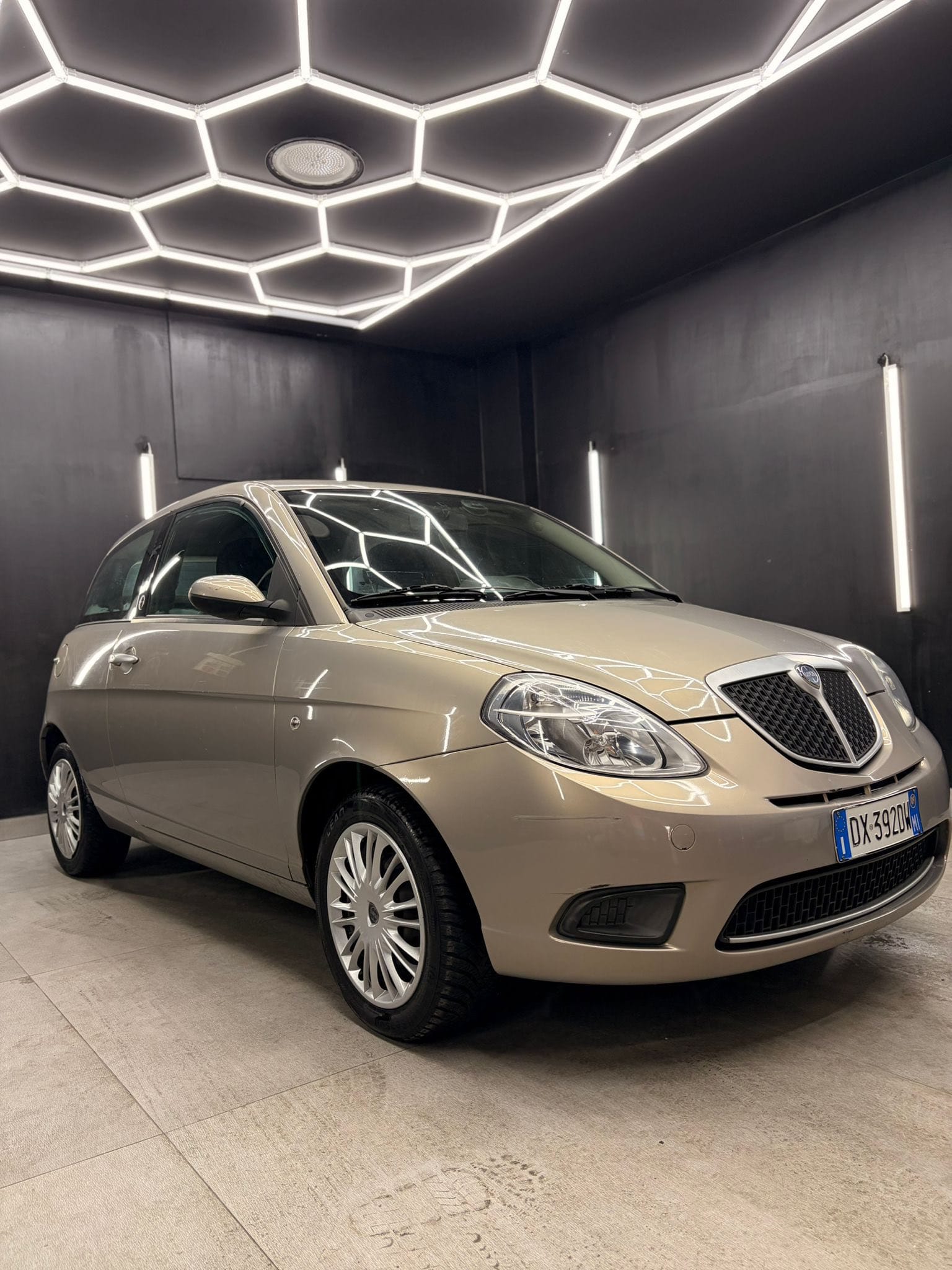 
LANCIAYpsilon 1.4 8v Argento ecochic Gpl2009 full									