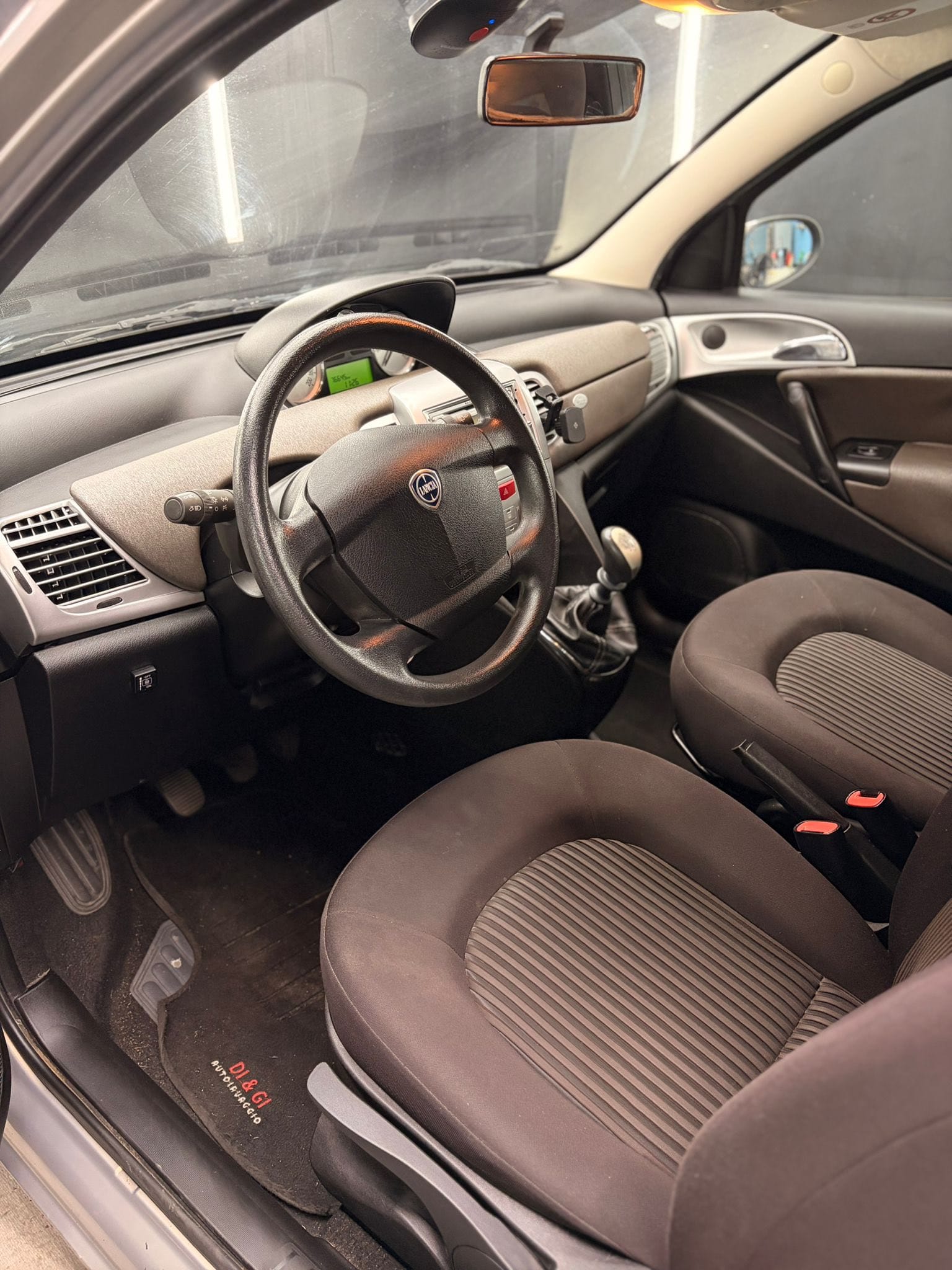 
LANCIAYpsilon 1.4 8v Argento ecochic Gpl2009 full									