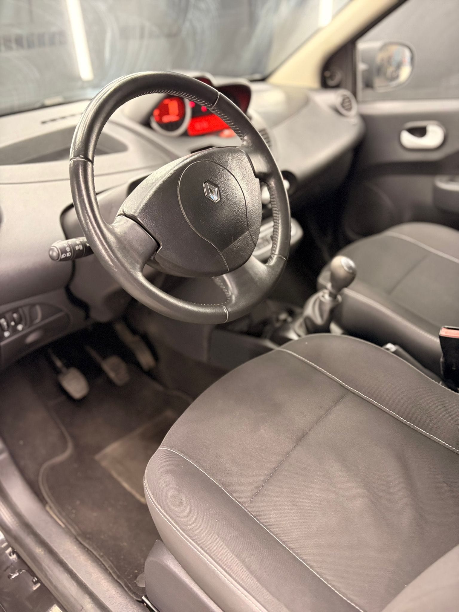 
RENAULTTwingo 1.2 lev Live! 75cv2011 full									