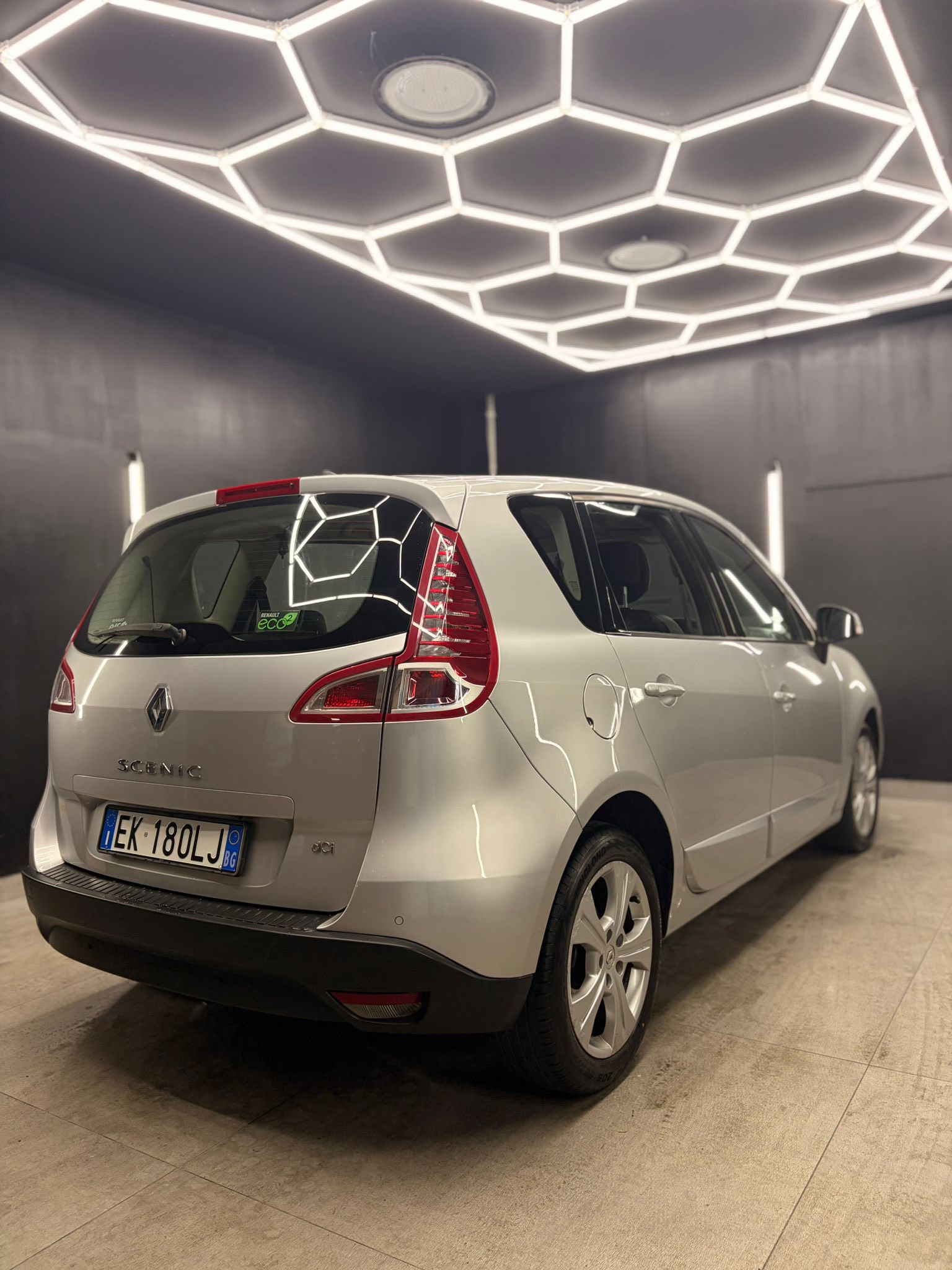 
RENAULTScenic X-Mod 1.6 dCi 130CV Luxe2011 full									