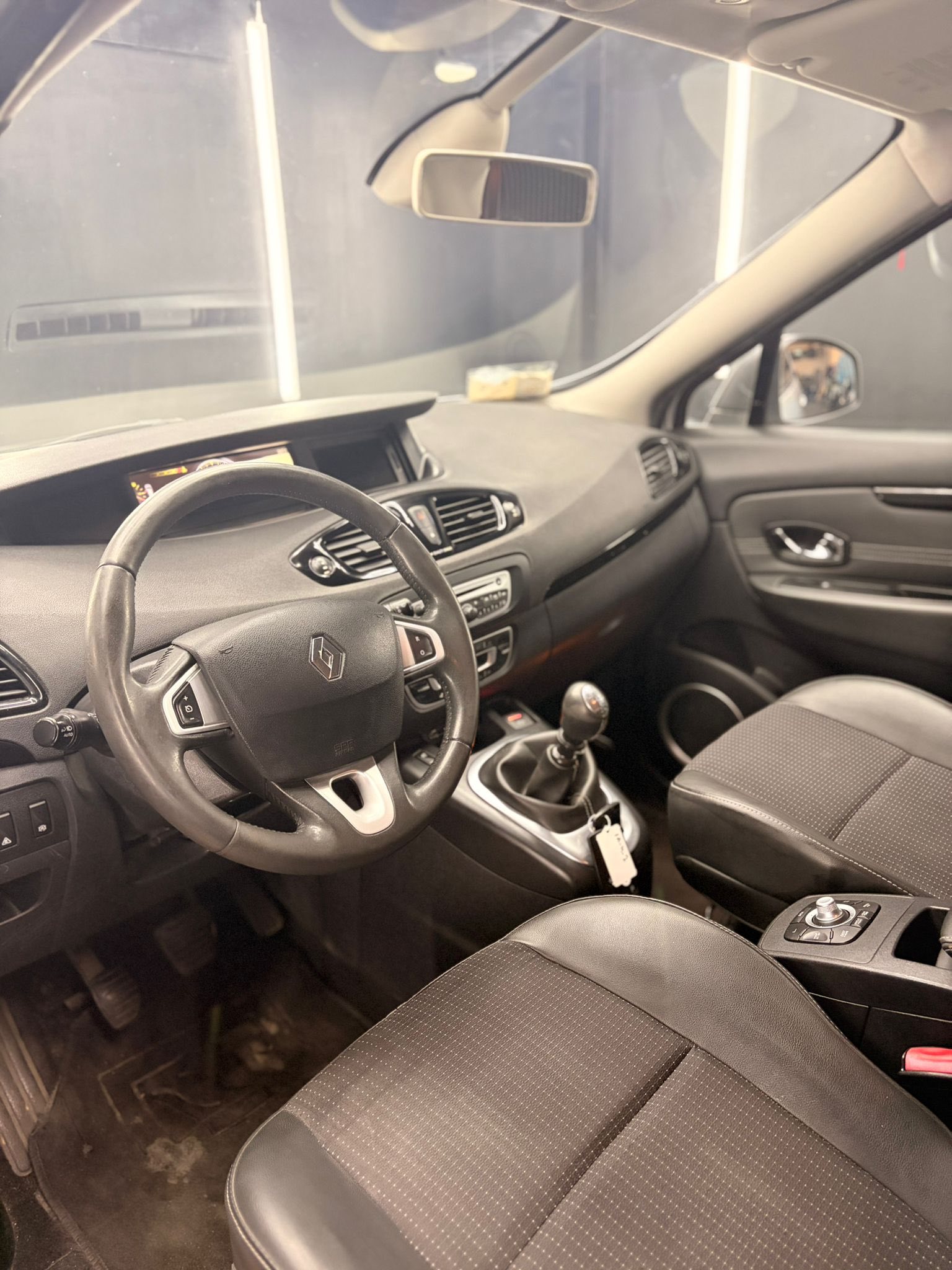 
RENAULTScenic X-Mod 1.6 dCi 130CV Luxe2011 full									