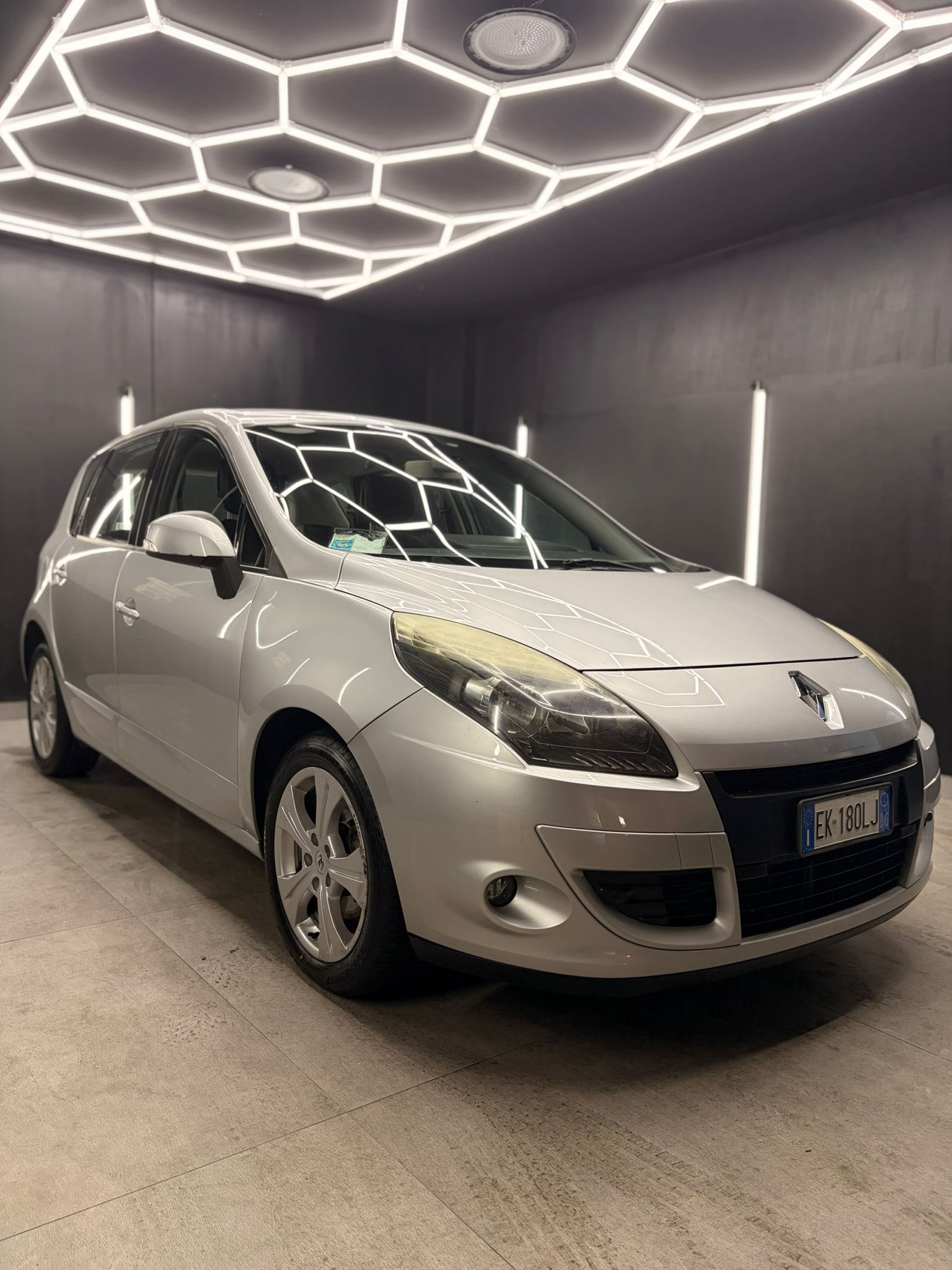 
RENAULTScenic X-Mod 1.6 dCi 130CV Luxe2011 full									