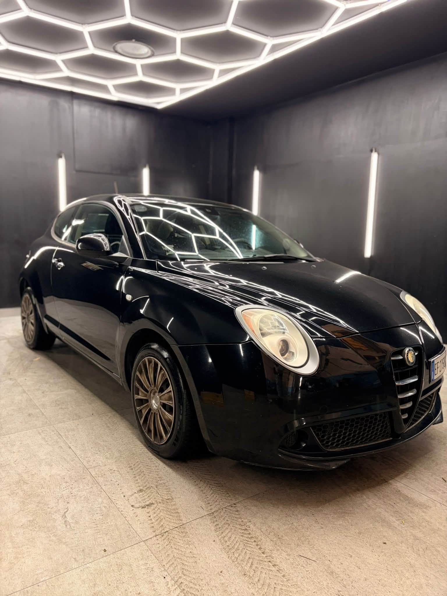 
ALFA ROMEOMiTo 1.4 T 120 CV GPL Distinctive Sport Pack full									