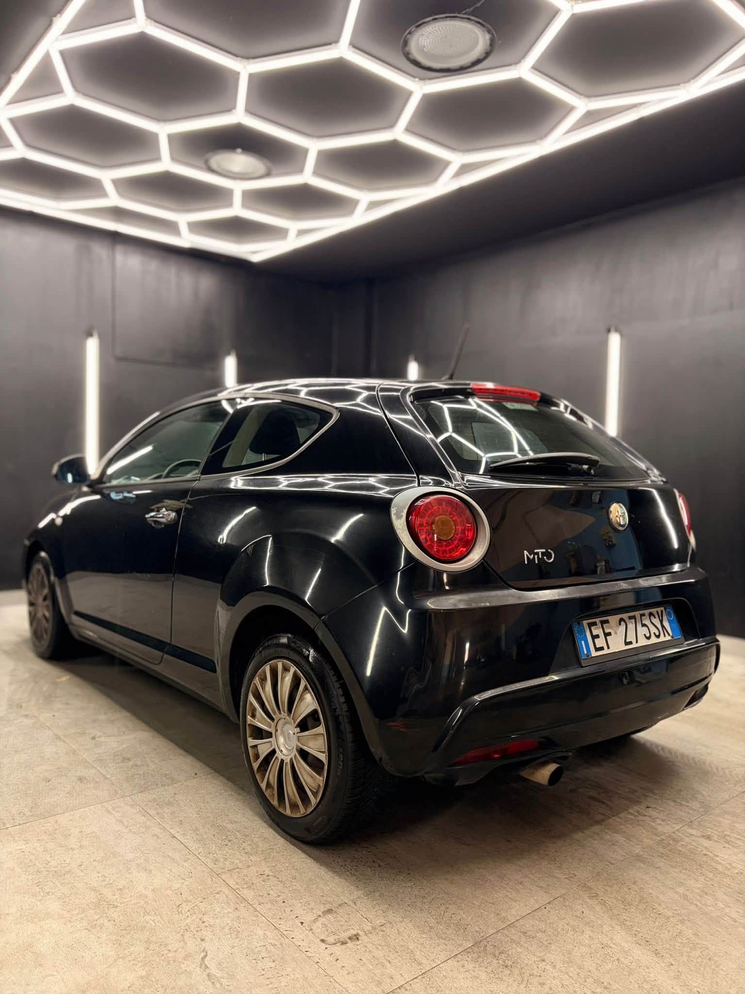 
ALFA ROMEOMiTo 1.4 T 120 CV GPL Distinctive Sport Pack full									