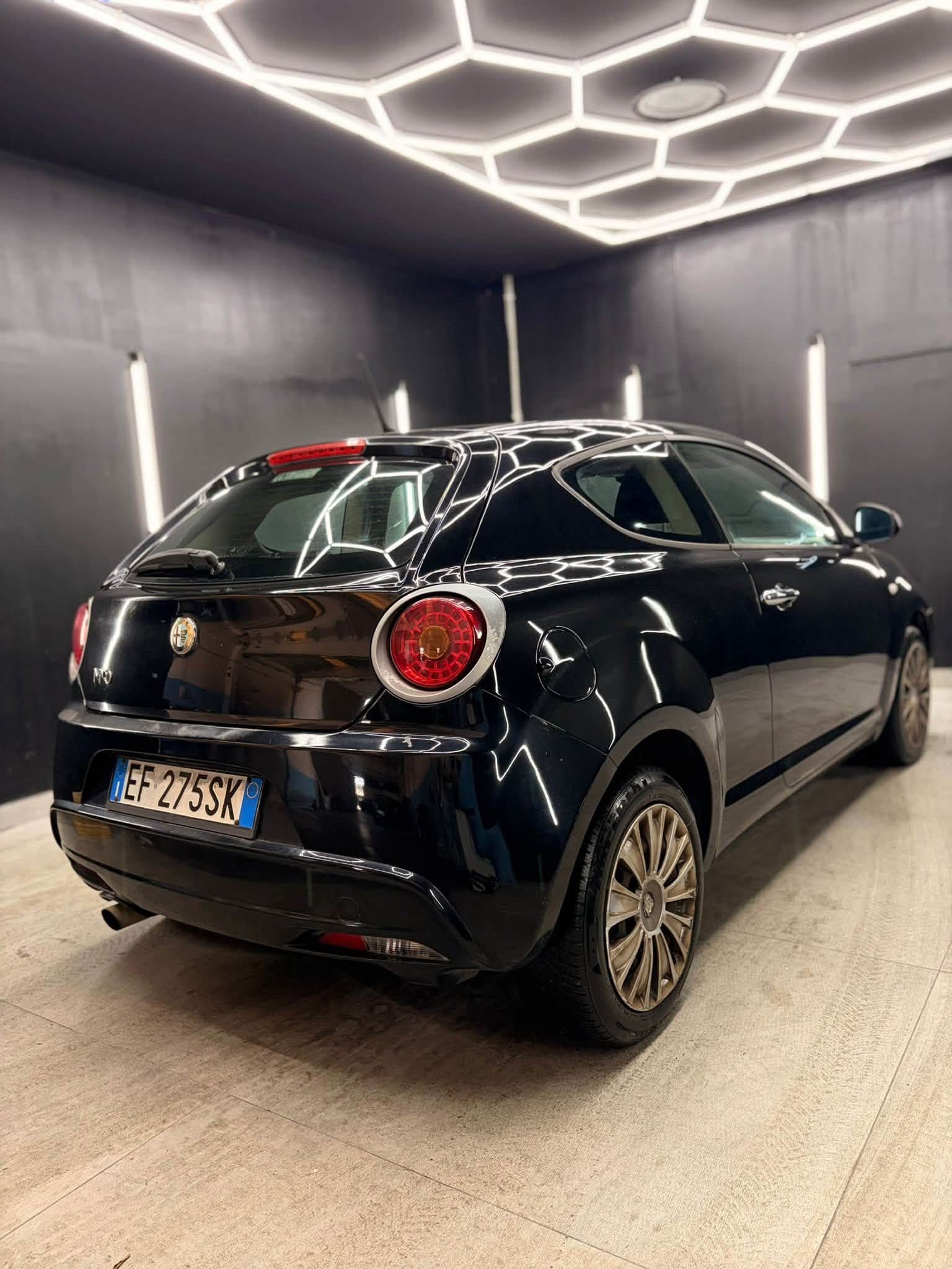
ALFA ROMEOMiTo 1.4 T 120 CV GPL Distinctive Sport Pack full									