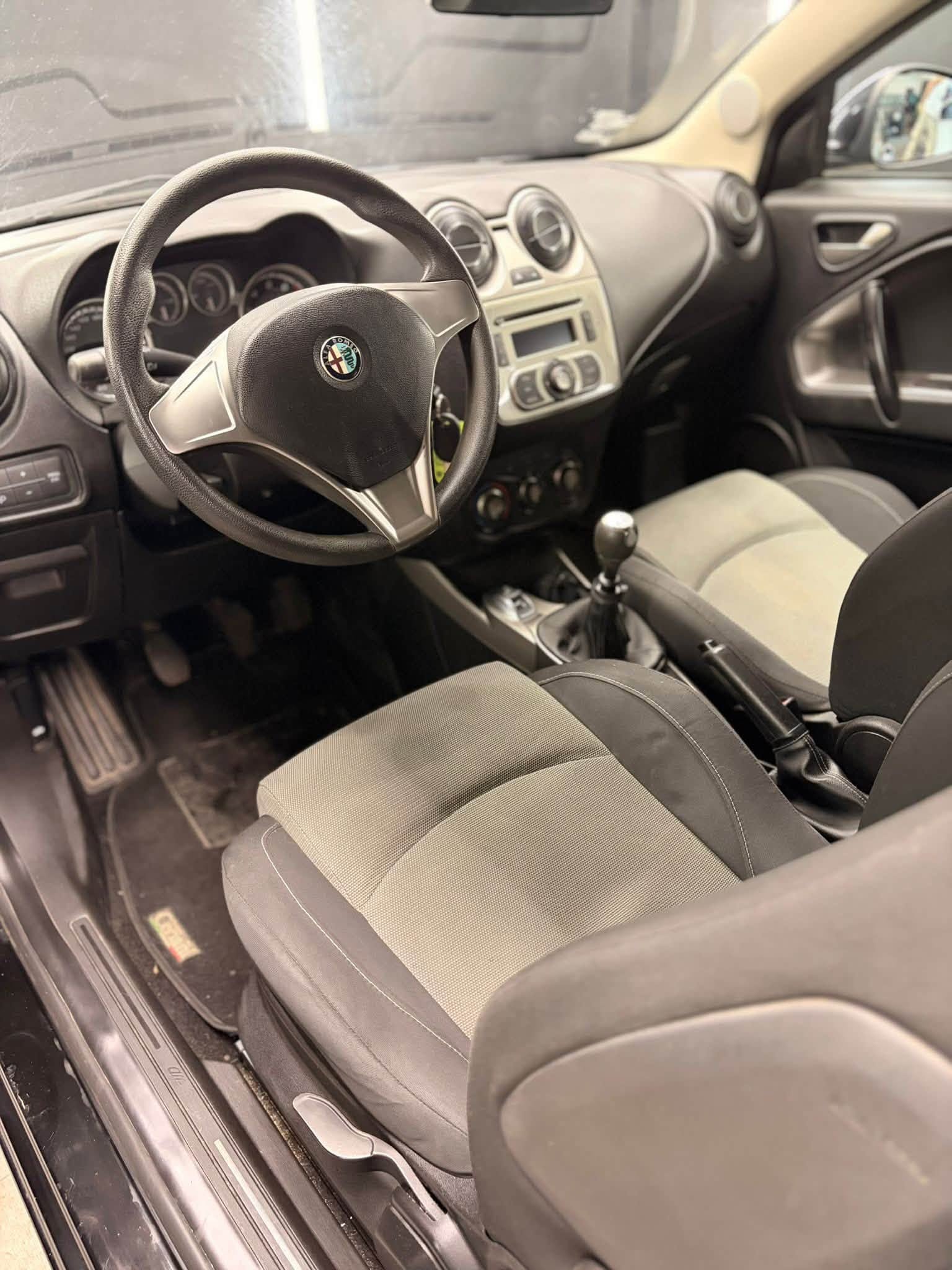 
ALFA ROMEOMiTo 1.4 T 120 CV GPL Distinctive Sport Pack full									