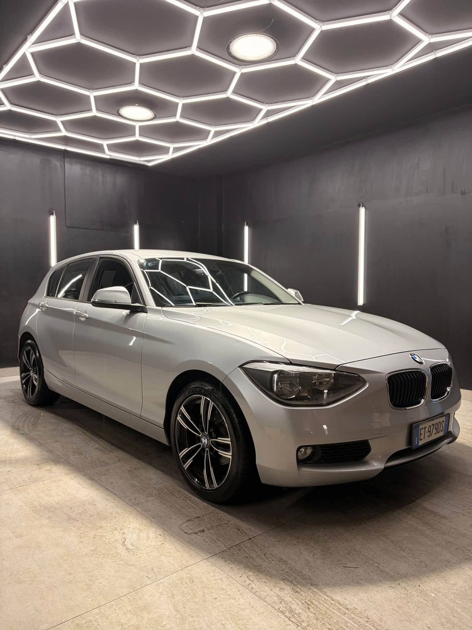 
BMWSerie 1 116d 5p Urban2013 full									