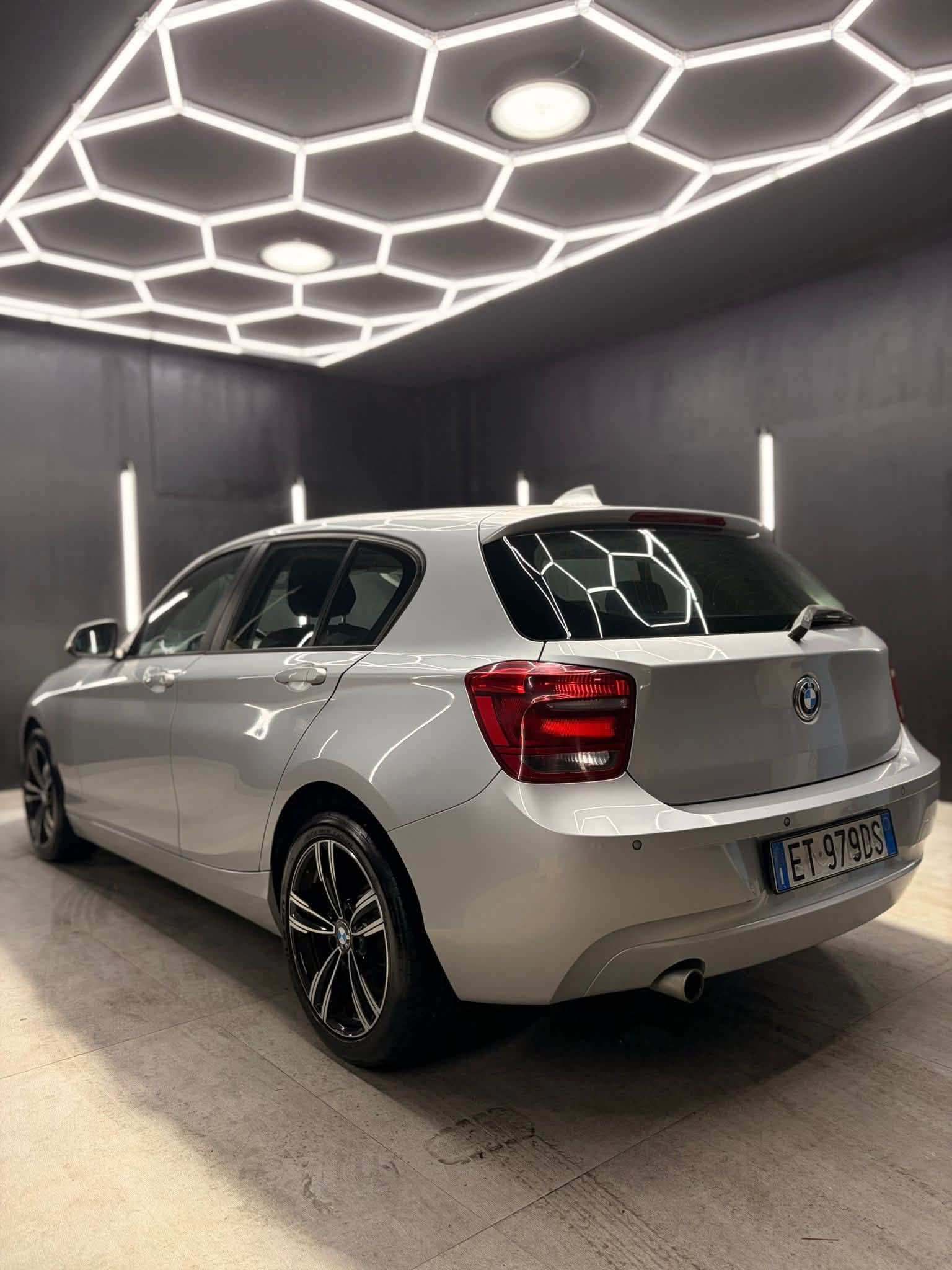 
BMWSerie 1 116d 5p Urban2013 full									