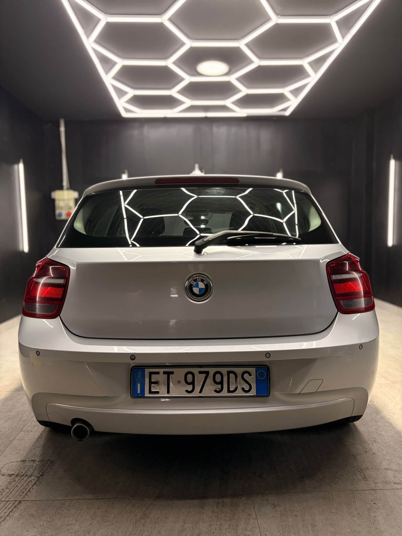 
BMWSerie 1 116d 5p Urban2013 full									