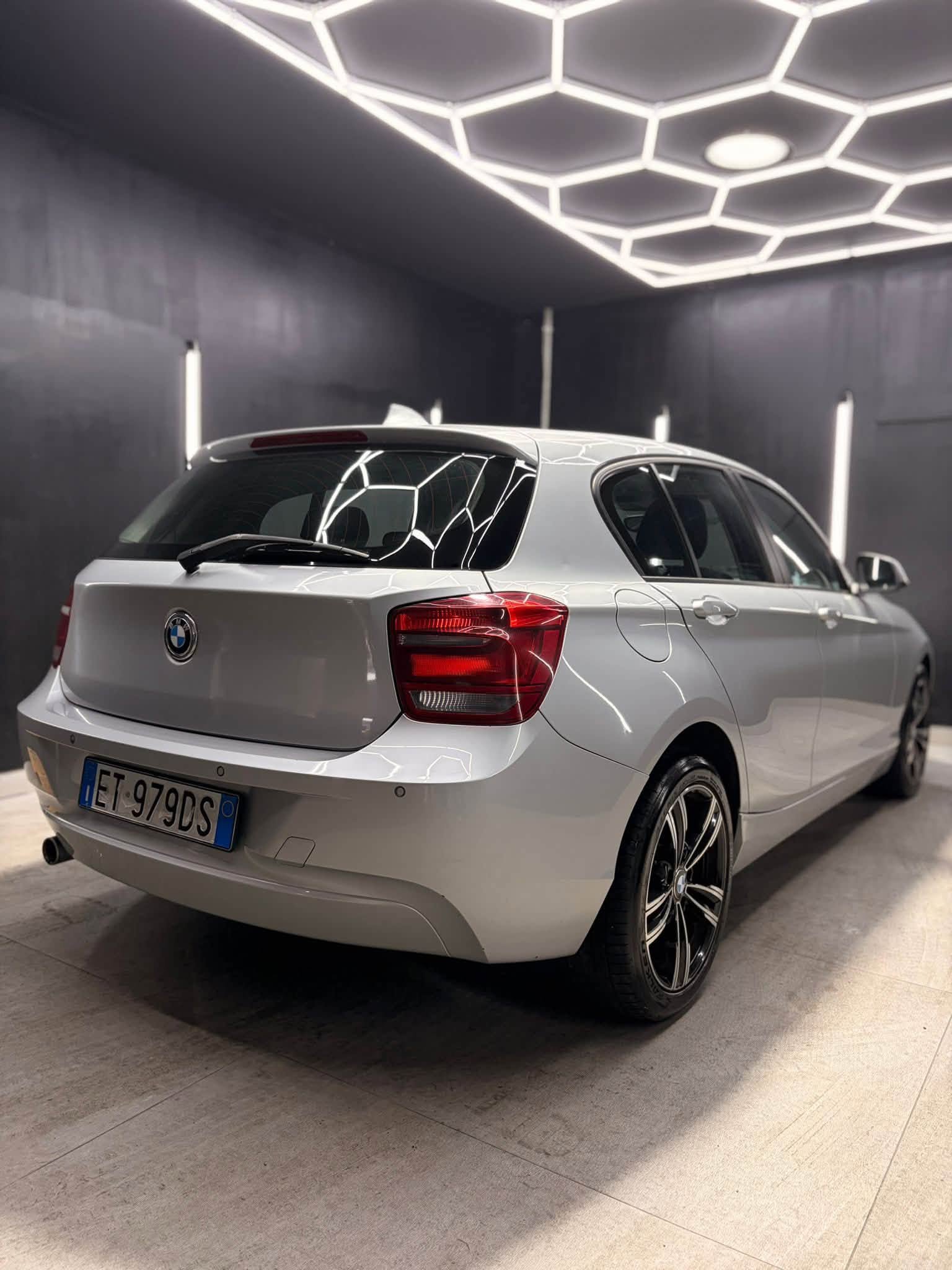 
BMWSerie 1 116d 5p Urban2013 full									