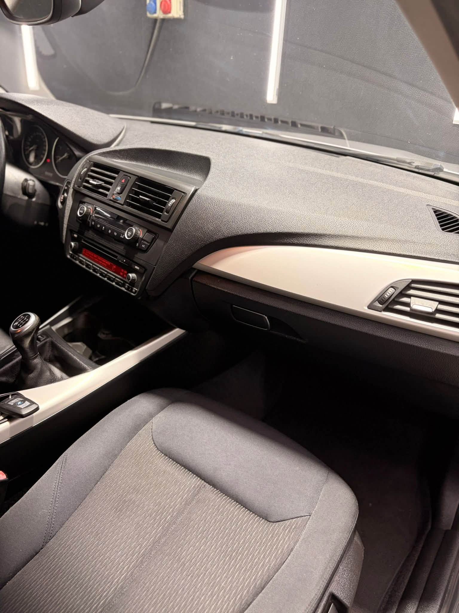 
BMWSerie 1 116d 5p Urban2013 full									