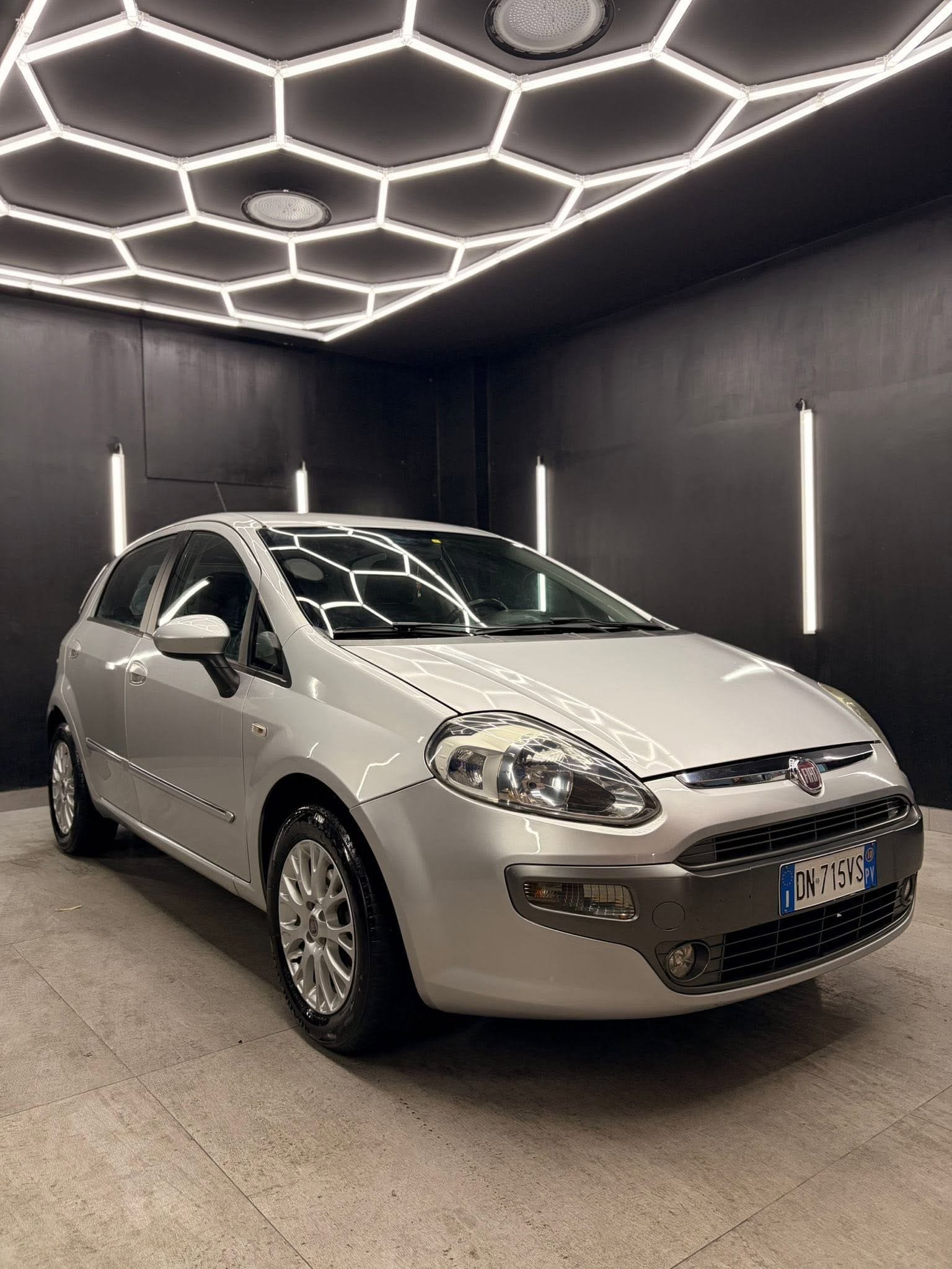 
FIATPunto Evo 1.4 5p Start&Stop Dynamic2010 full									