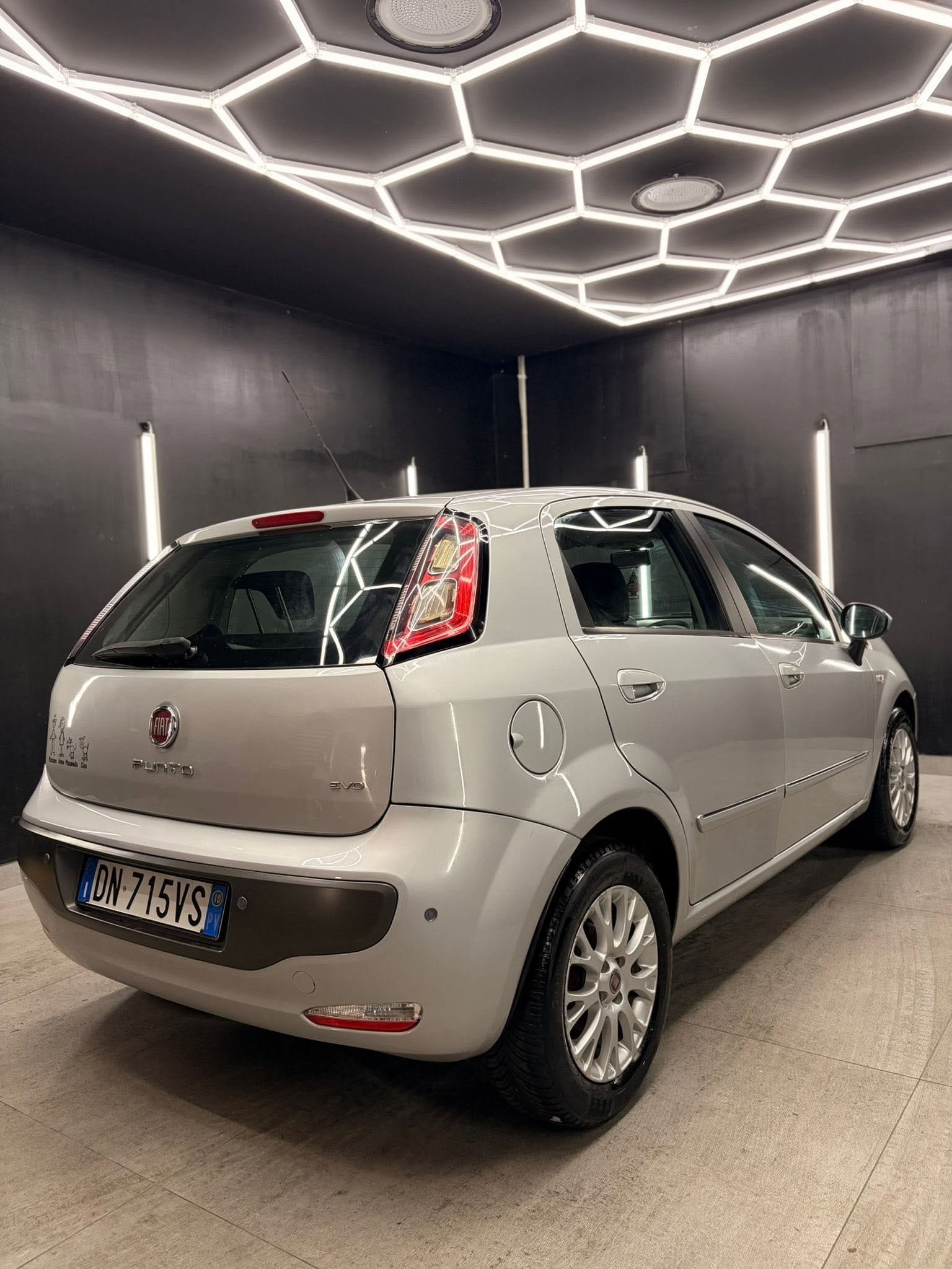 
FIATPunto Evo 1.4 5p Start&Stop Dynamic2010 full									