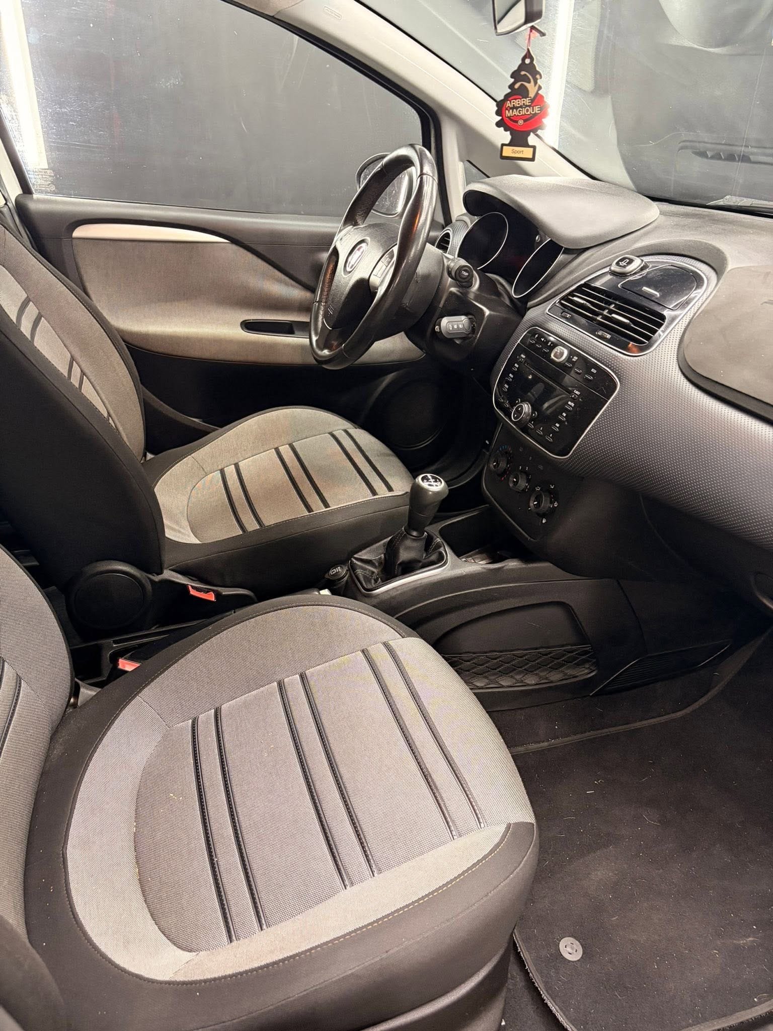 
FIATPunto Evo 1.4 5p Start&Stop Dynamic2010 full									
