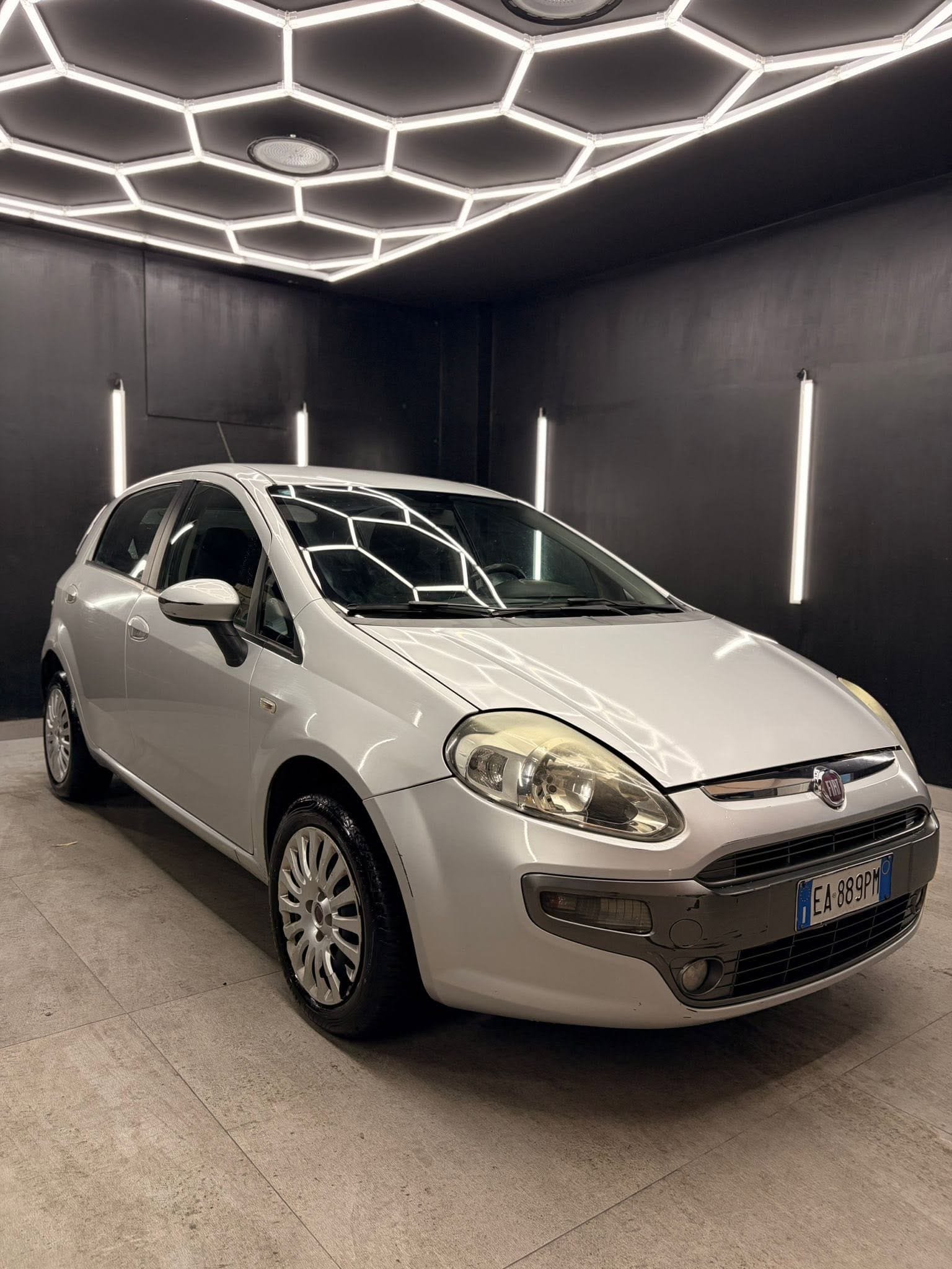 
FIATPunto Evo 1.4 5p Start&Stop Dualogic Dynamic full									