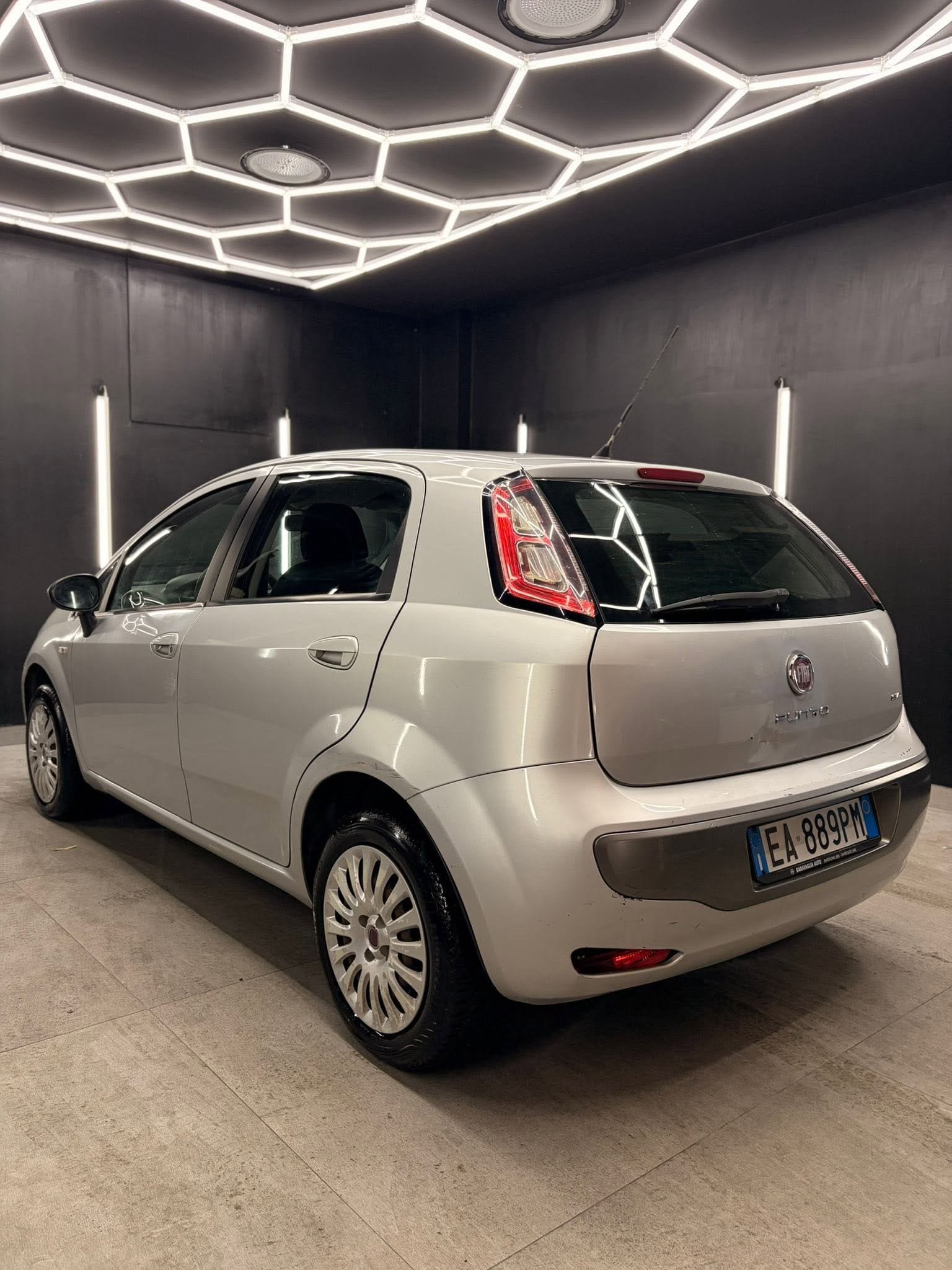 
FIATPunto Evo 1.4 5p Start&Stop Dualogic Dynamic full									