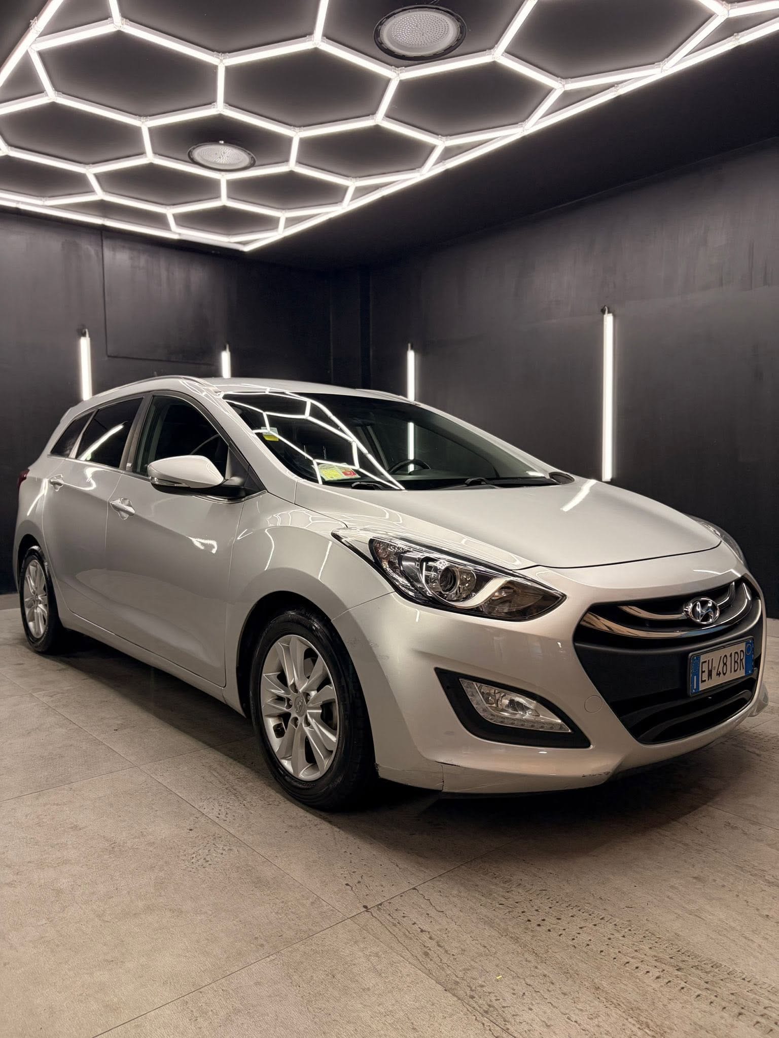 
HYUNDAIi30 Wagon 1.6 CRDi Go! Brasil2014 full									