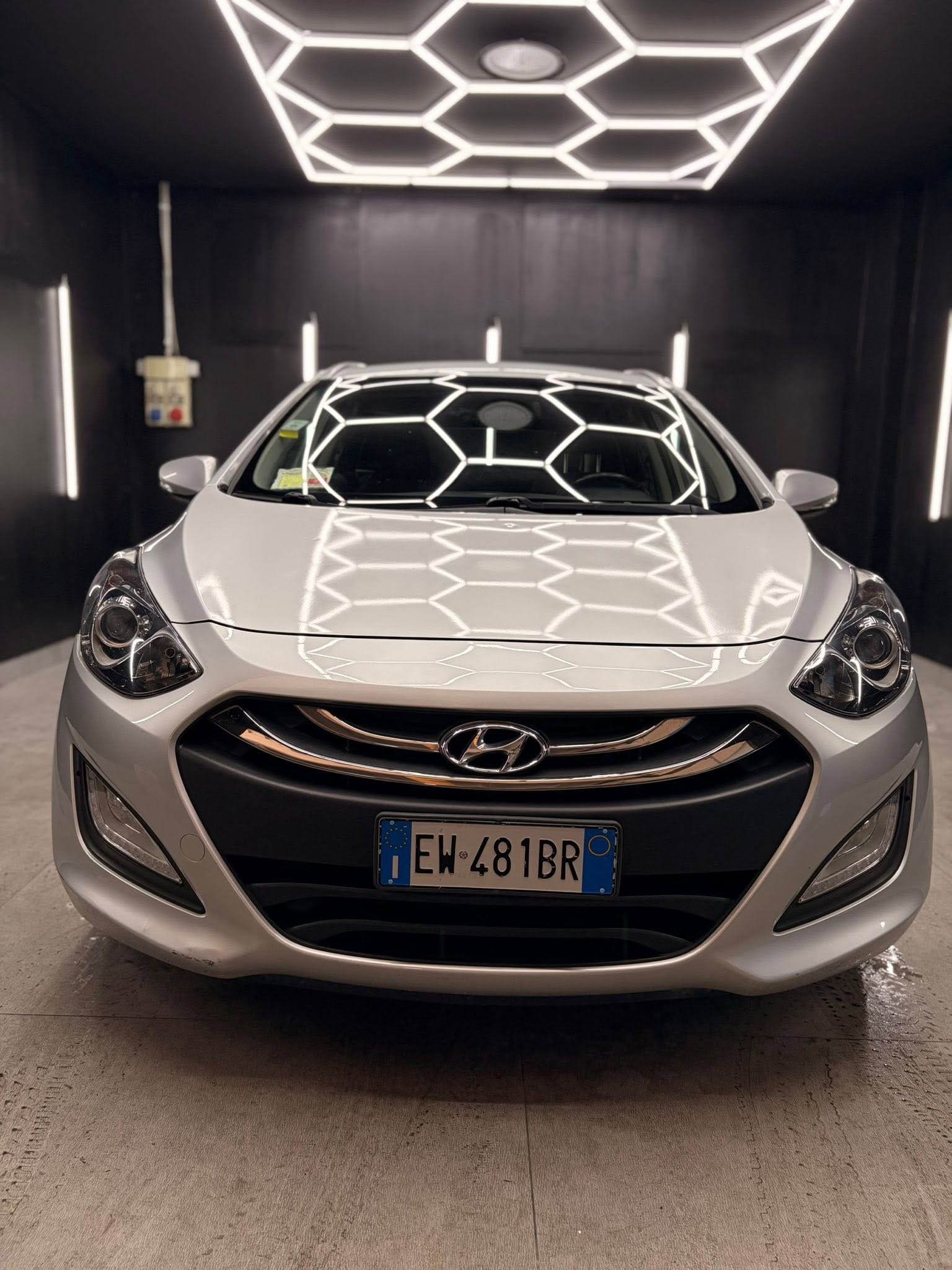 
HYUNDAIi30 Wagon 1.6 CRDi Go! Brasil2014 full									