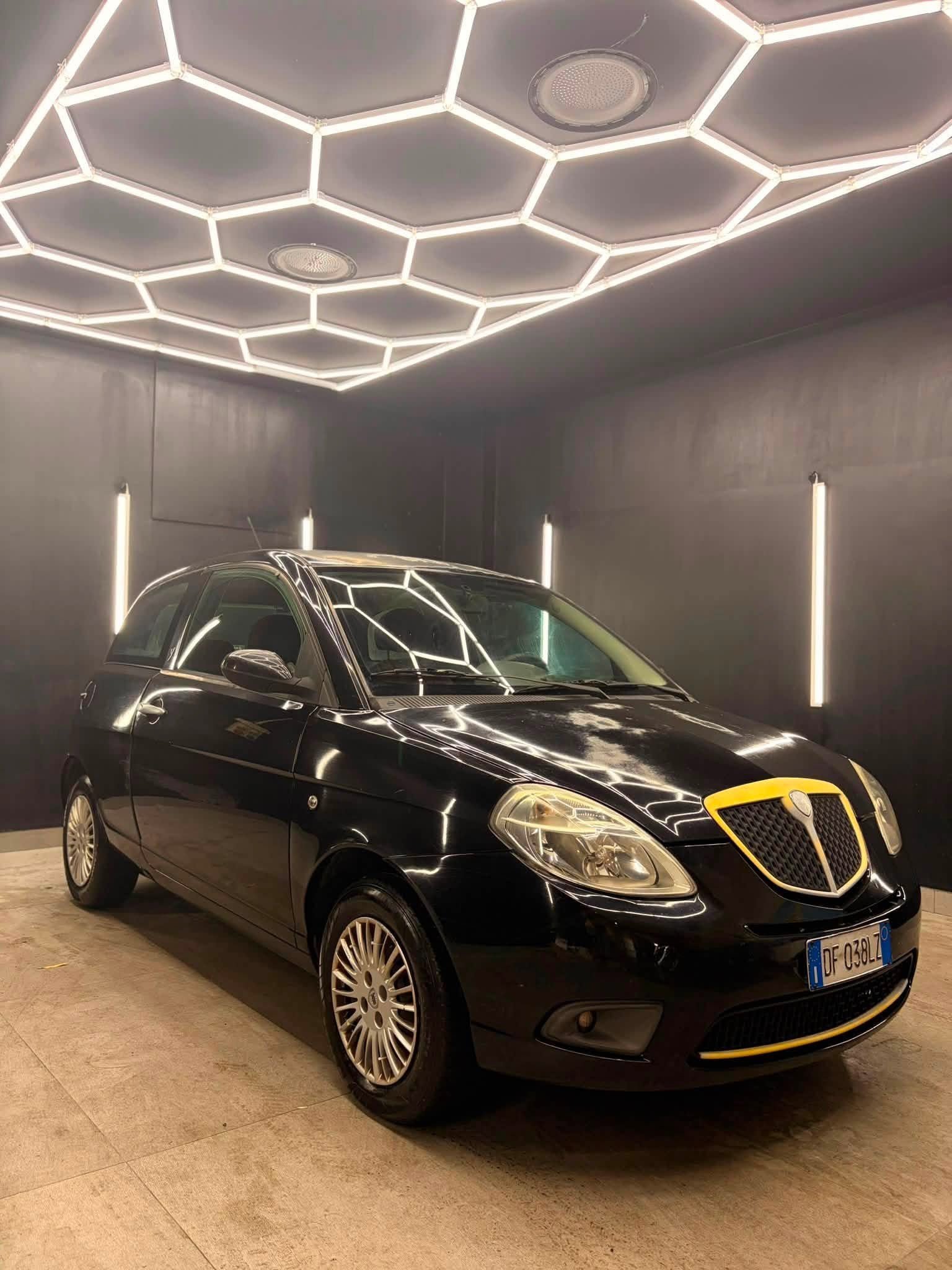 
LANCIAYpsilon 1.3 MJT 75 CV ModaMilano full									