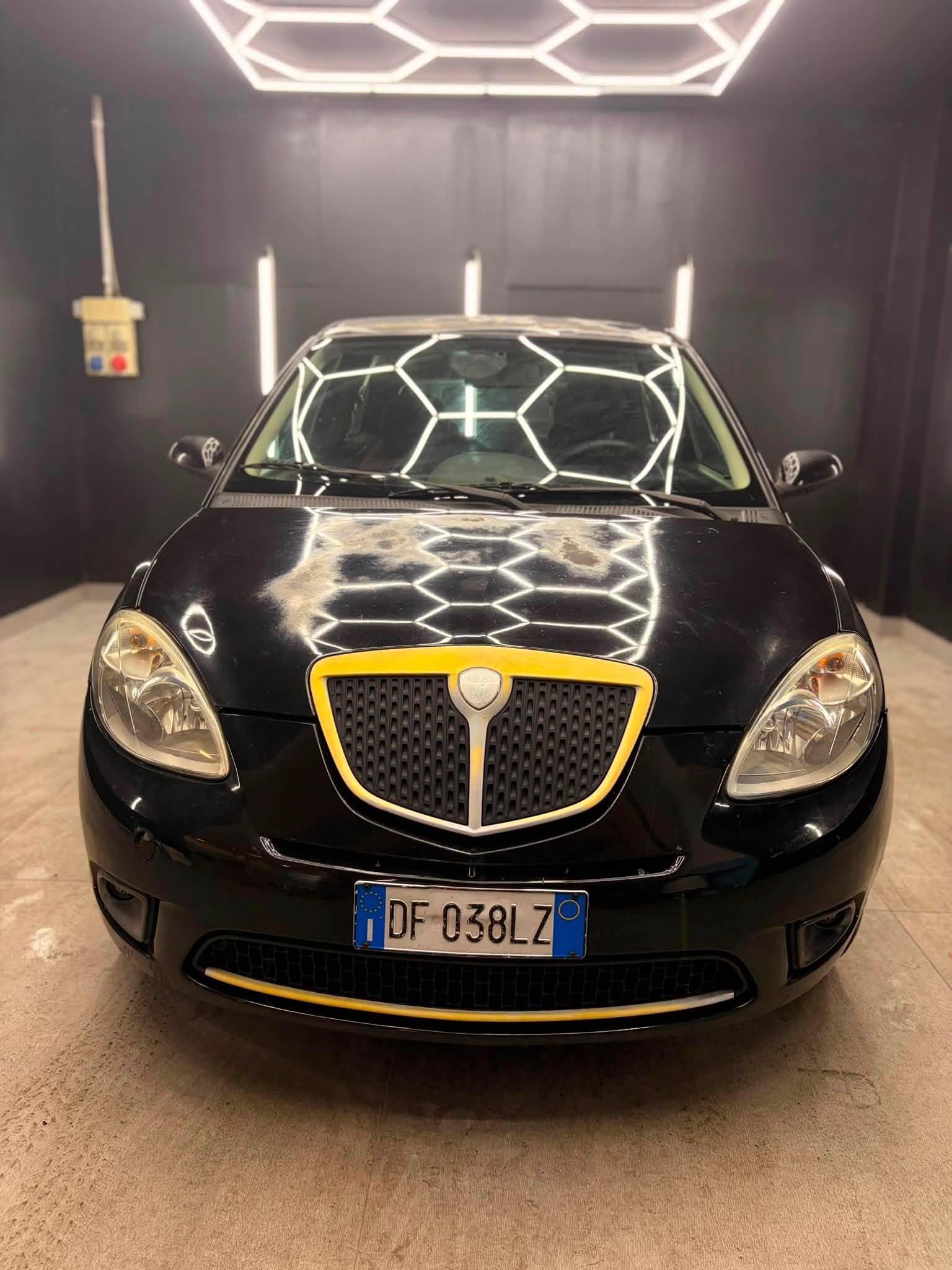 
LANCIAYpsilon 1.3 MJT 75 CV ModaMilano full									