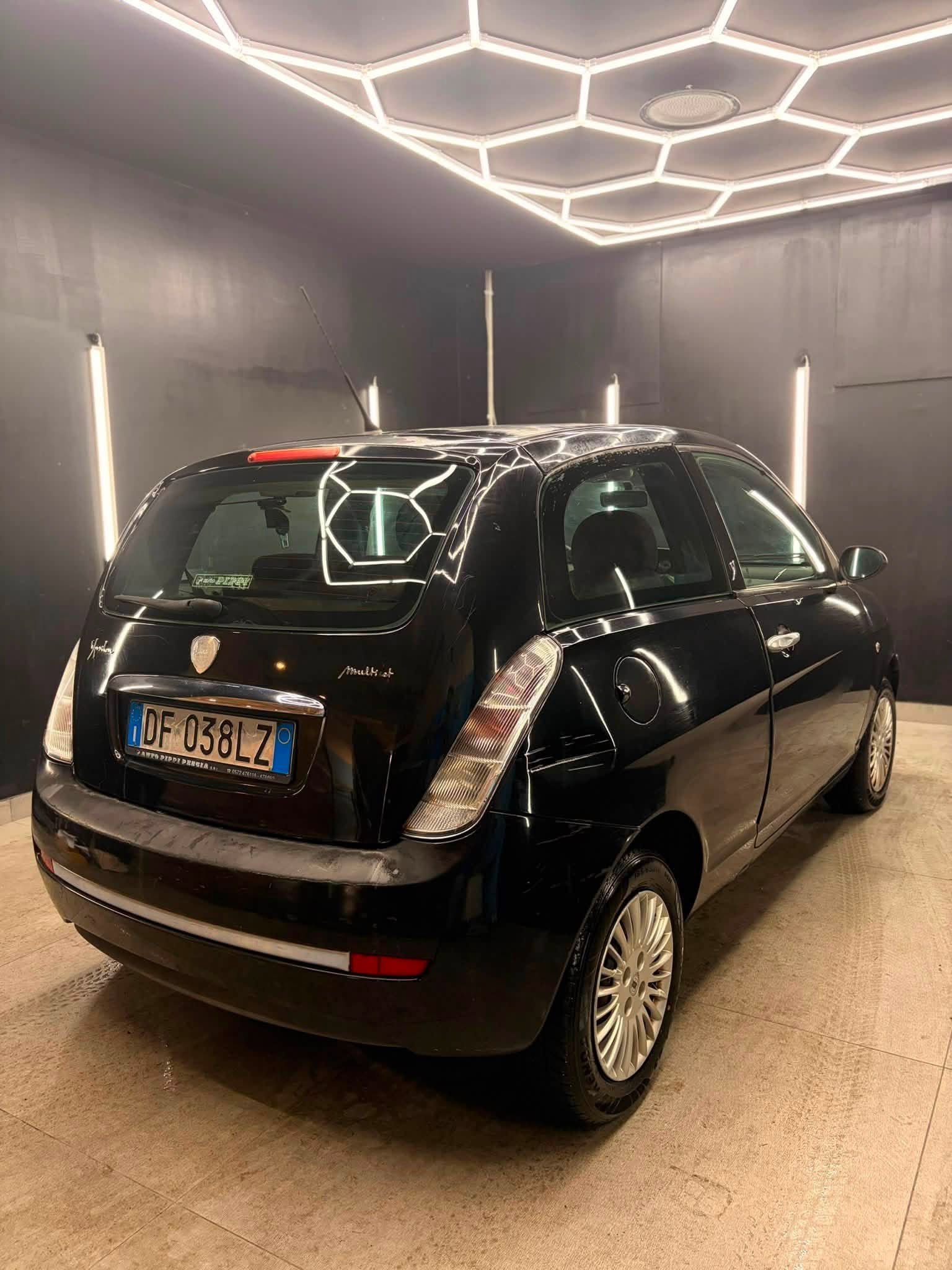 
LANCIAYpsilon 1.3 MJT 75 CV ModaMilano full									