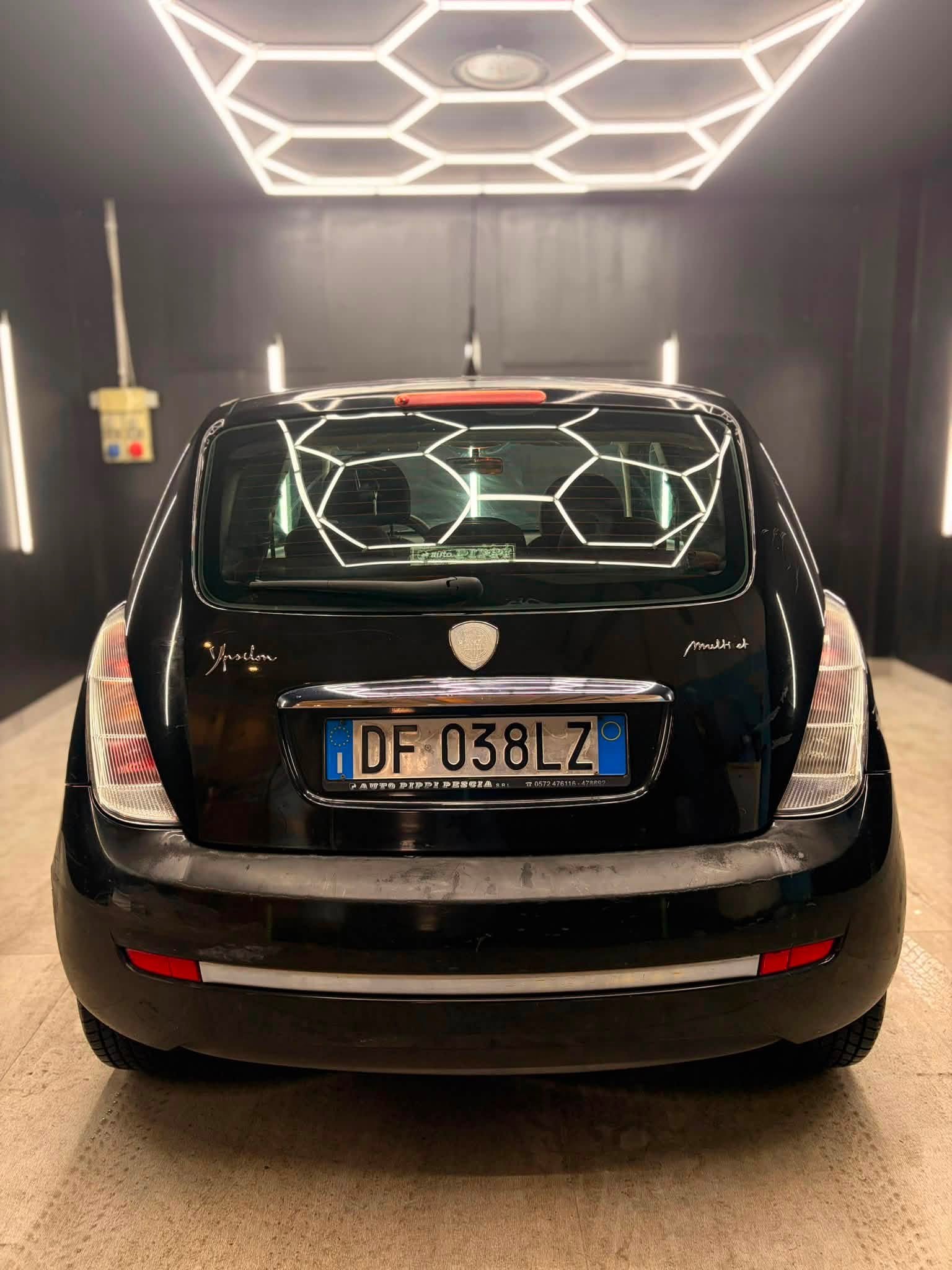 
LANCIAYpsilon 1.3 MJT 75 CV ModaMilano full									