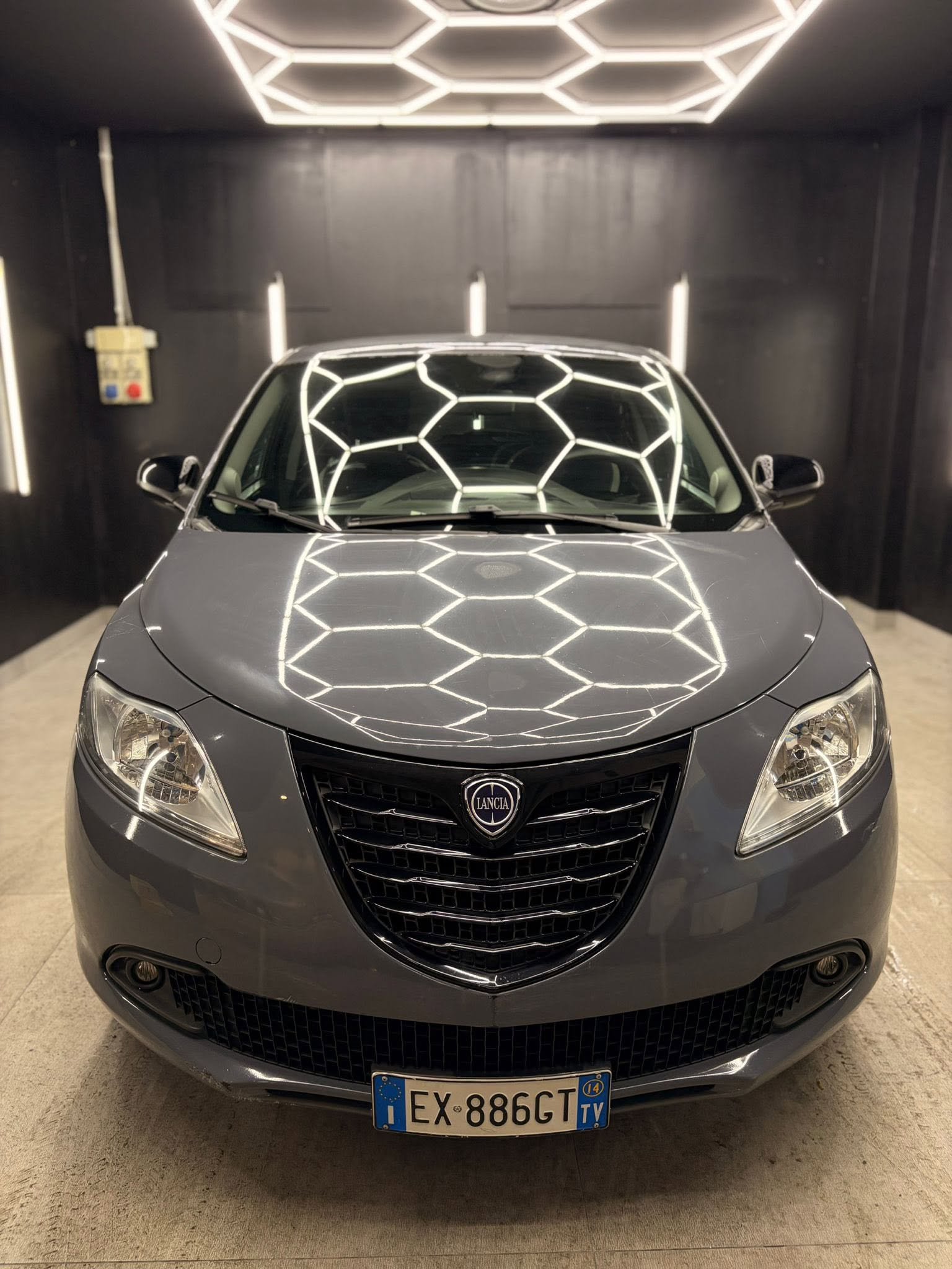 
LANCIAYpsilon 0.9 TwinAir 85 CV 5P Metano Ecochic Gold2014 full									