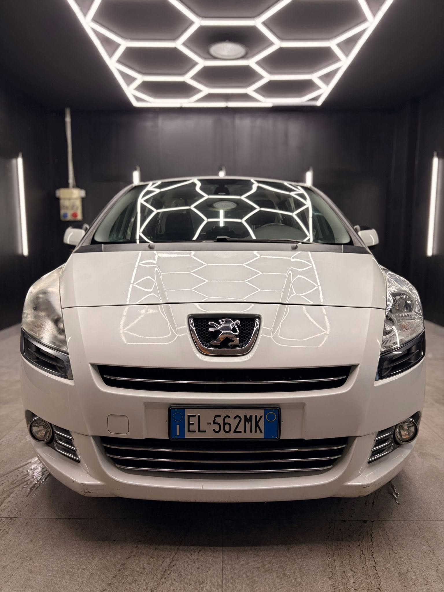 
PEUGEOT5008 1.6 HDi 112CV Tecno2012 full									