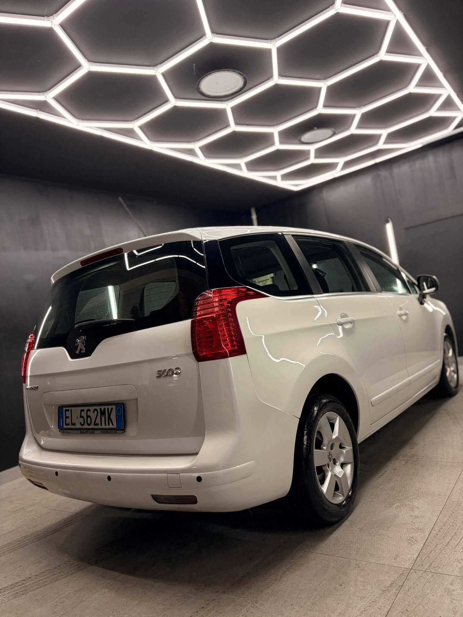 
PEUGEOT5008 1.6 HDi 112CV Tecno2012 full									