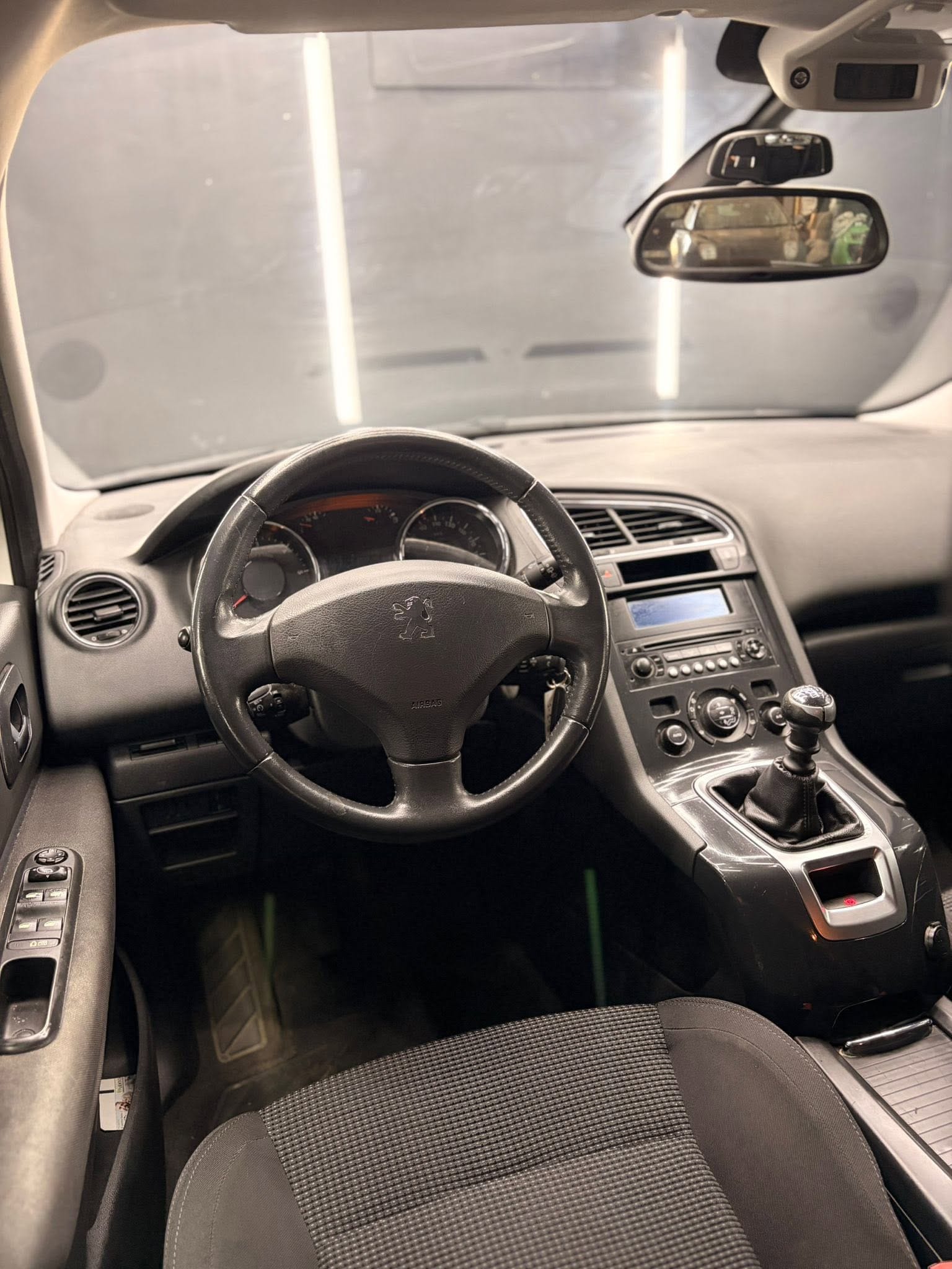 
PEUGEOT5008 1.6 HDi 112CV Tecno2012 full									
