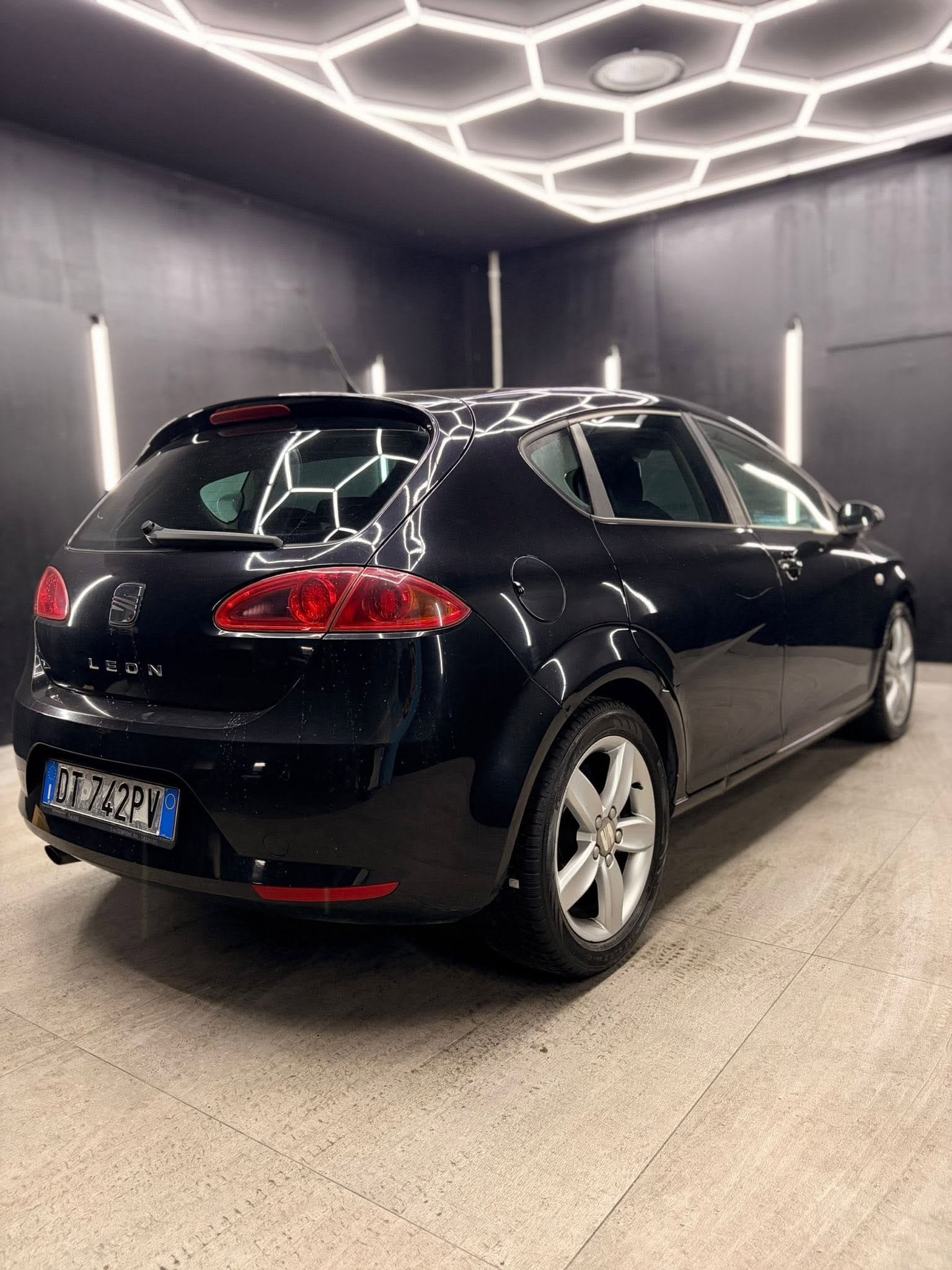 
SEATLeon 1.6 Style DUAL (MY09) full									