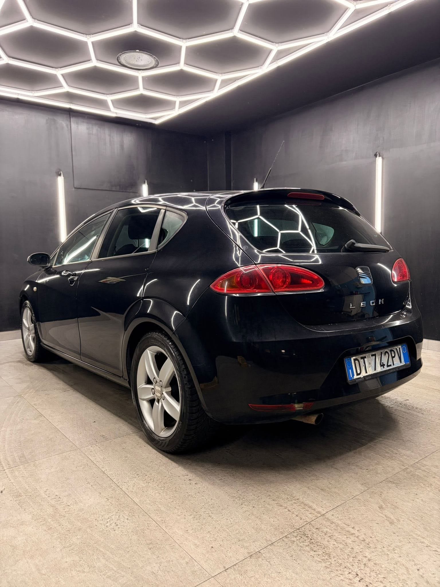 
SEATLeon 1.6 Style DUAL (MY09) full									
