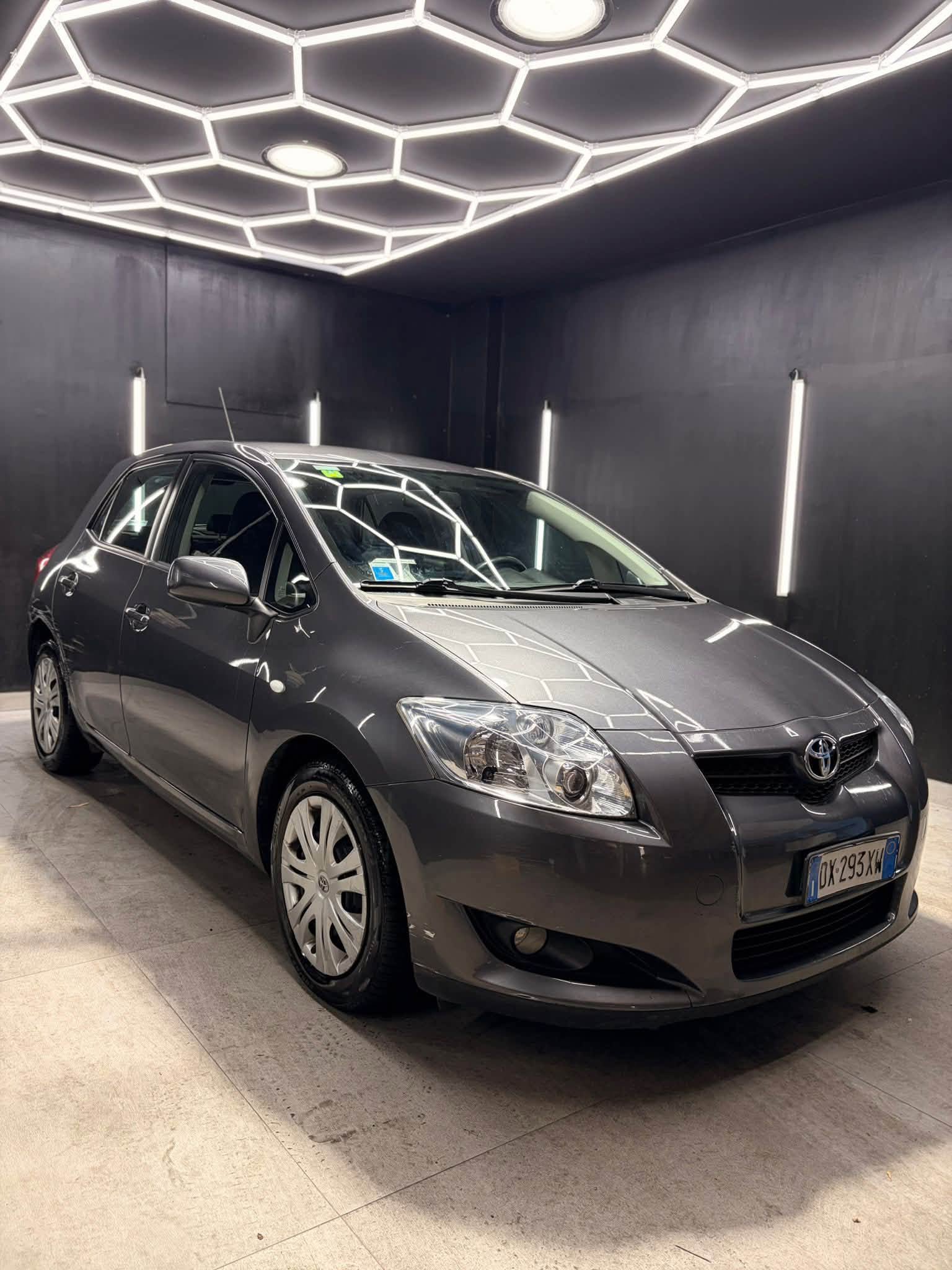 
TOYOTAAuris 1.3 5p Sol full									