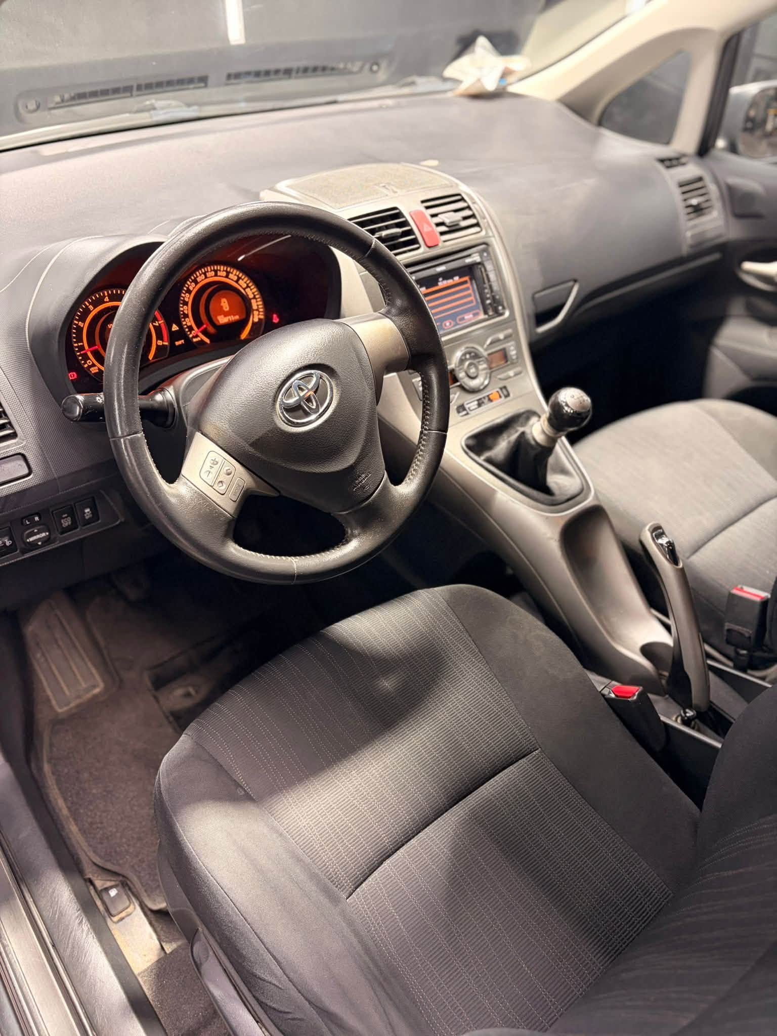 
TOYOTAAuris 1.3 5p Sol full									