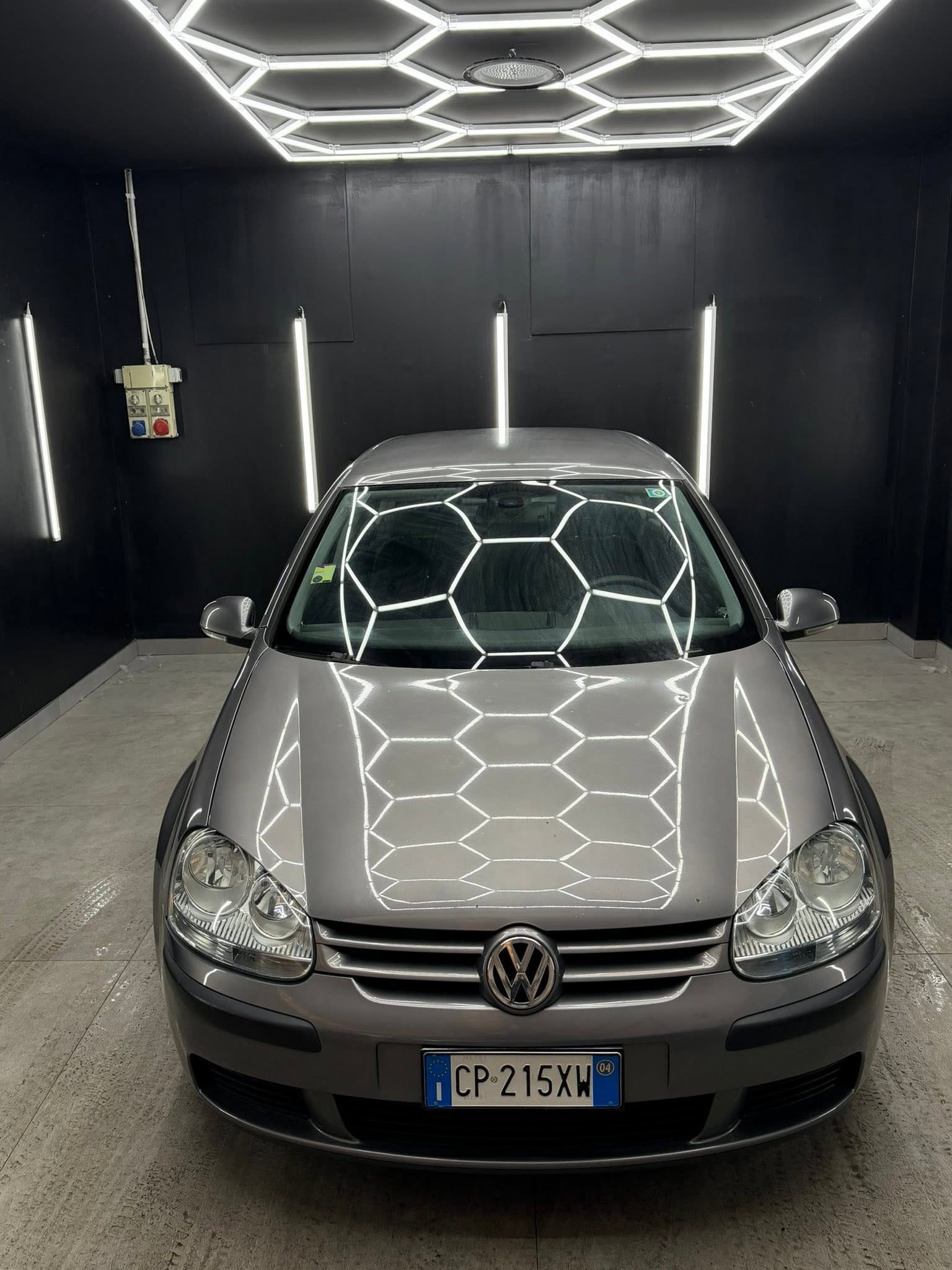 
VOLKSWAGENGolf 1.6 16V FSI 5p Sportline full									