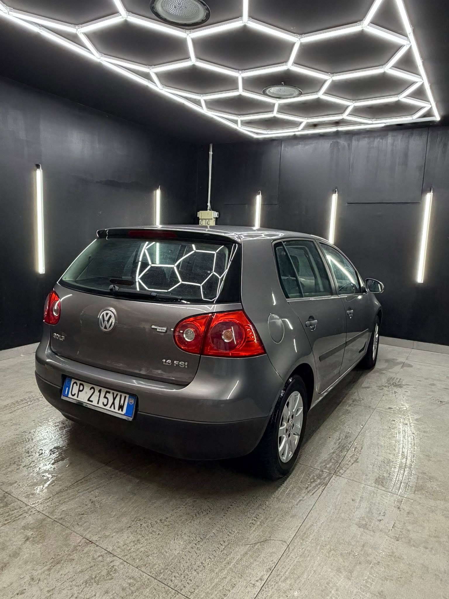 
VOLKSWAGENGolf 1.6 16V FSI 5p Sportline full									