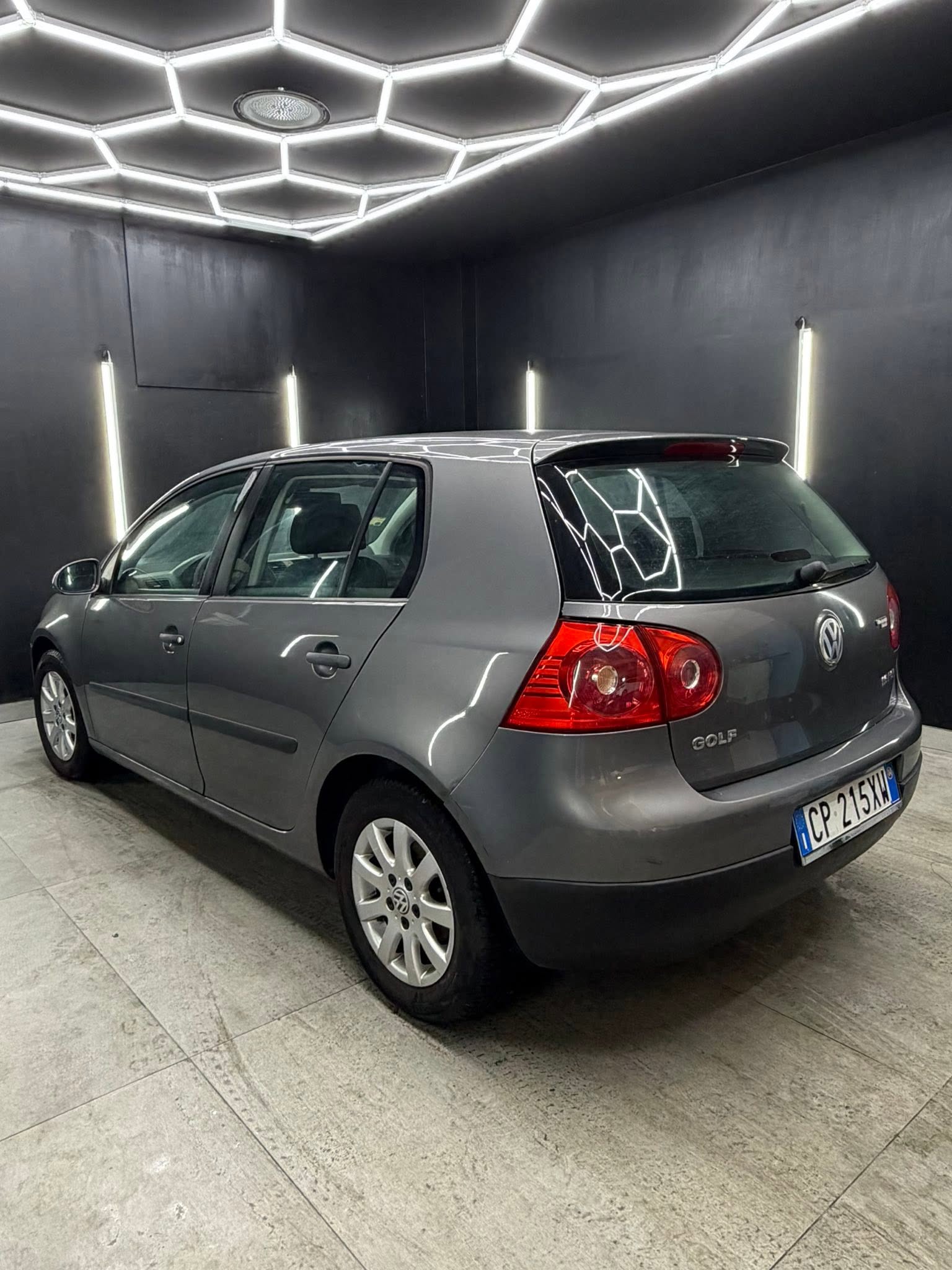 
VOLKSWAGENGolf 1.6 16V FSI 5p Sportline full									