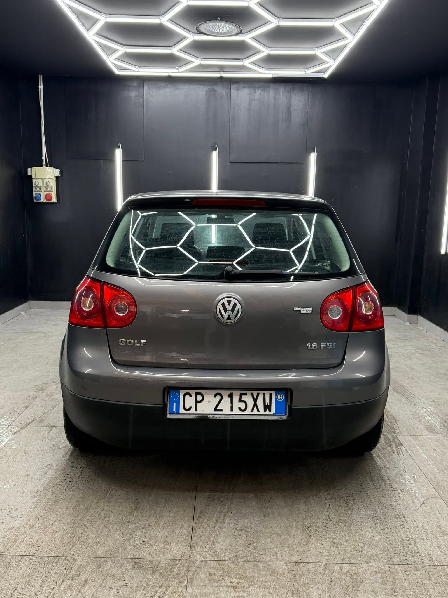 
VOLKSWAGENGolf 1.6 16V FSI 5p Sportline full									