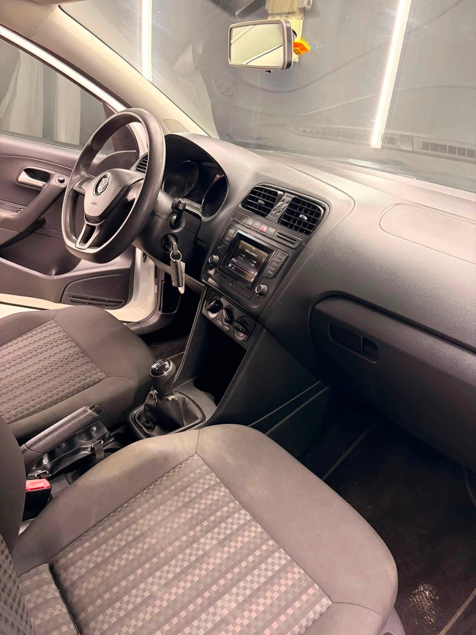 
VOLKSWAGENPolo 1.0 MPI 5p Trendline2015 full									