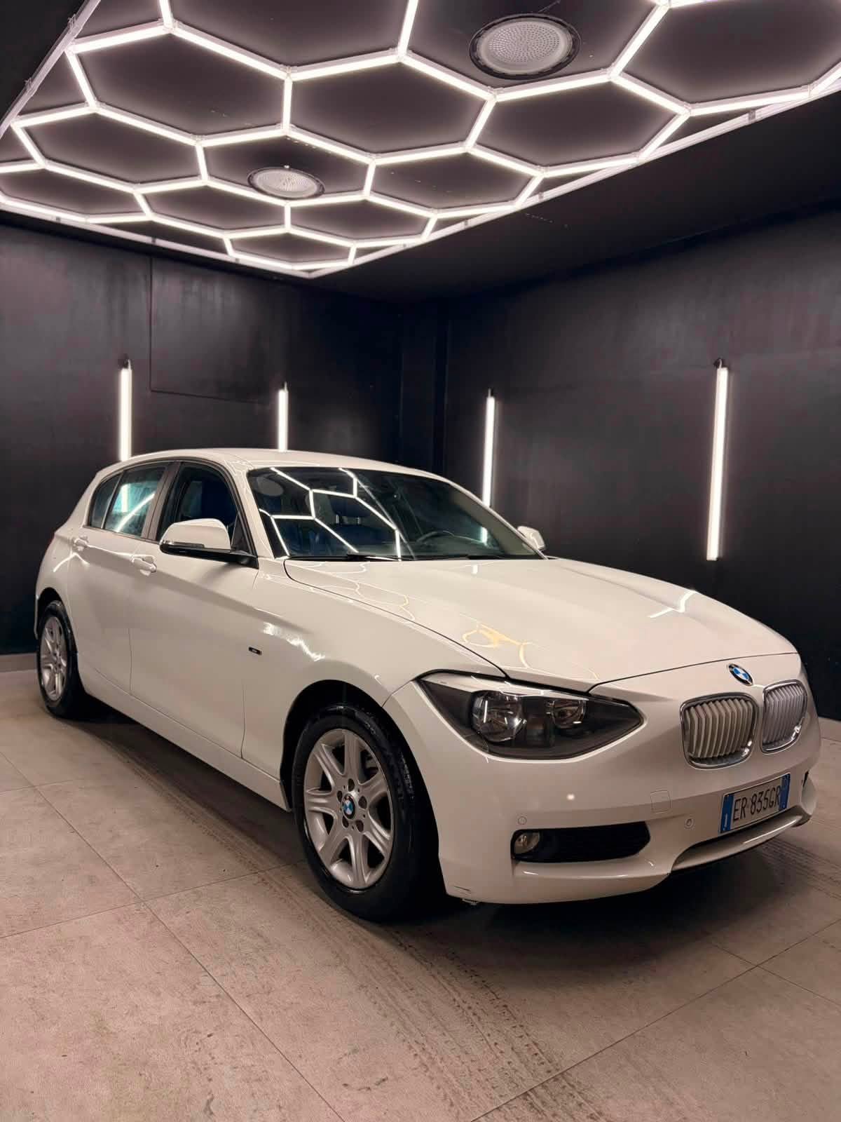 
								BMWSerie 1 120d 5p xDrive Urban2013 full									