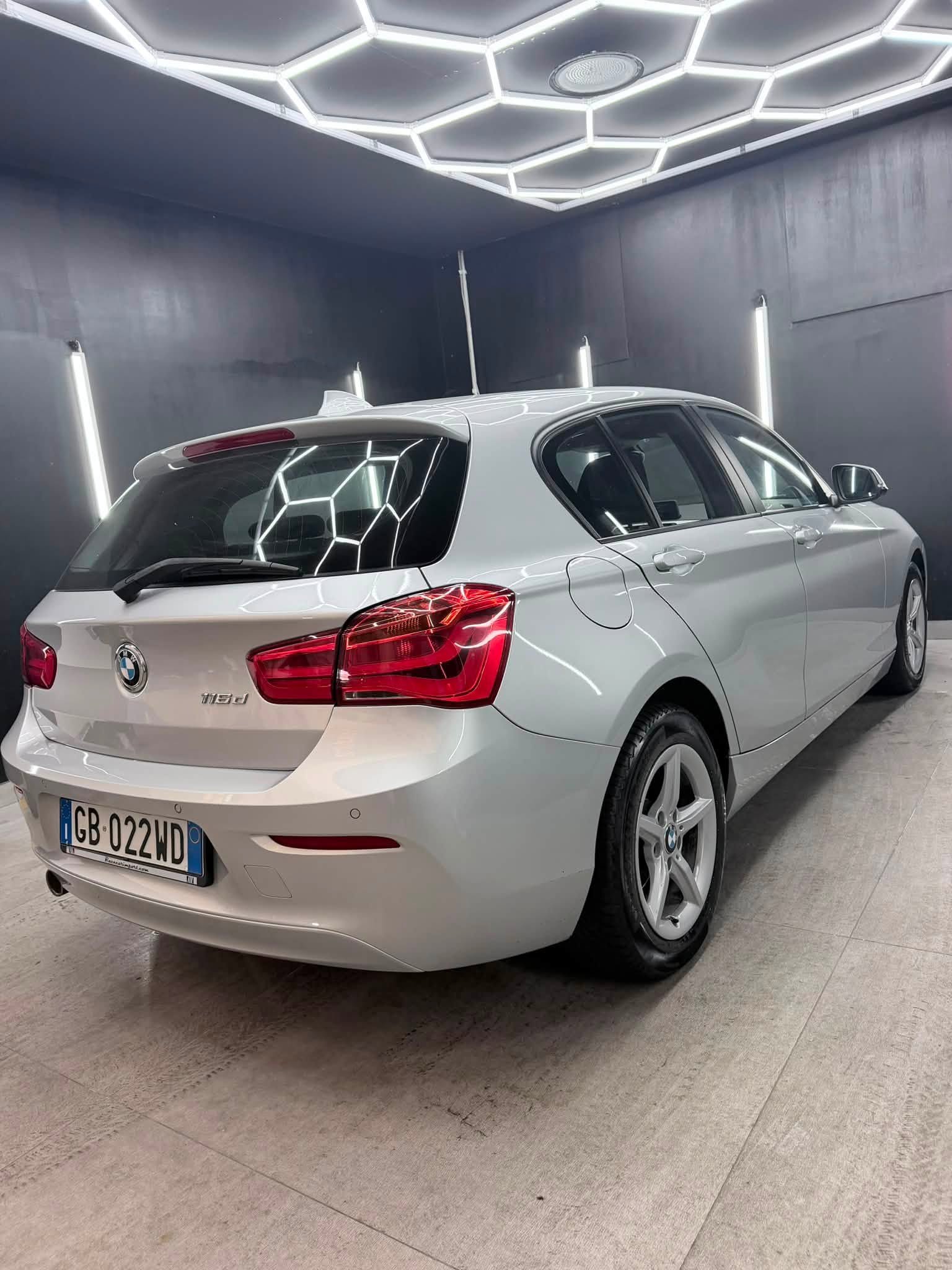 
								BMWSerie 1 116d Advantage 5p2018 full									