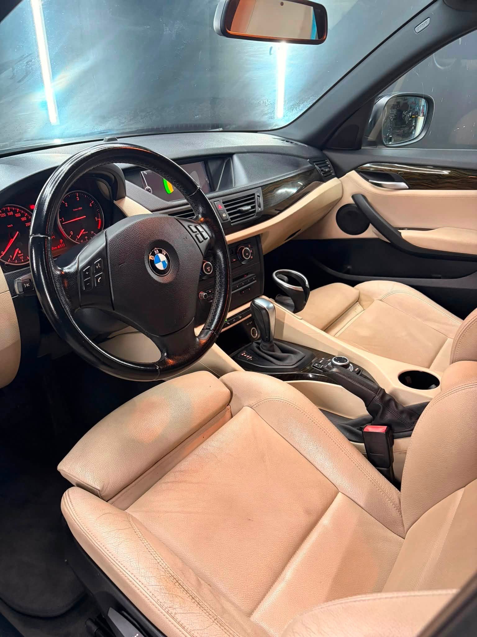 
								BMWX1 xDrive18d Aut. full									